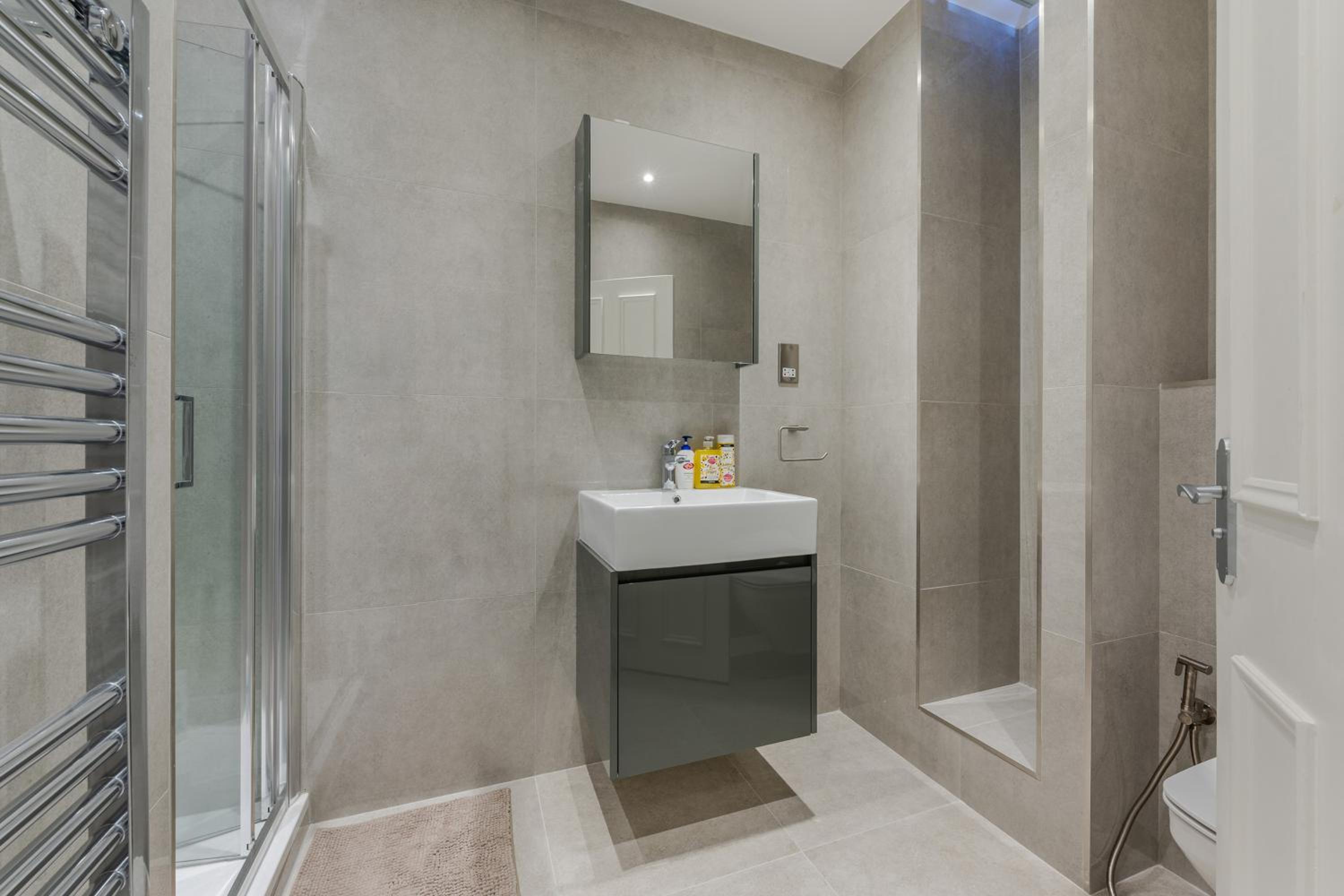 Modern London Luxury 3Bed 3Bathroom Retreat 6HS