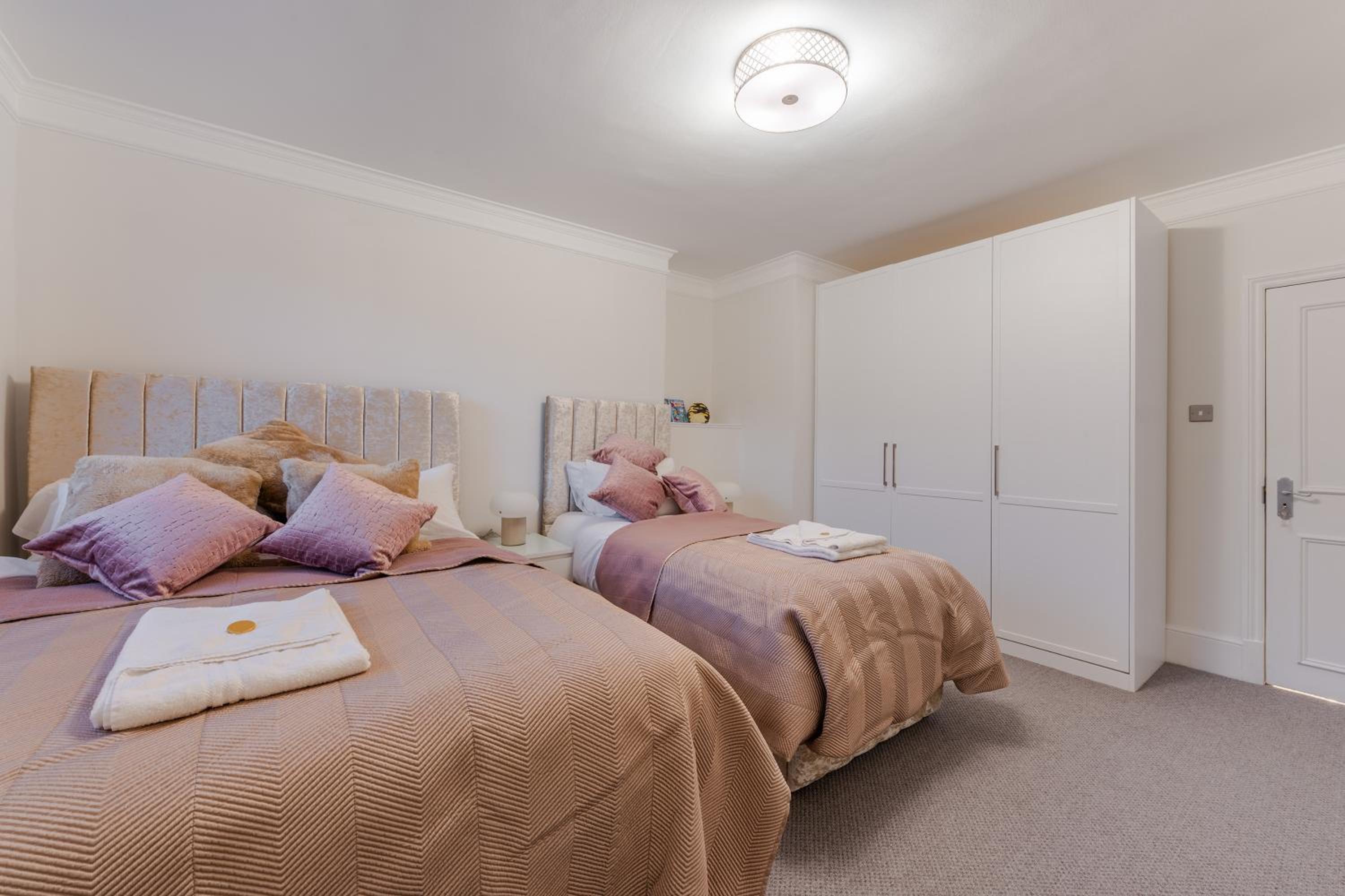 Modern London Luxury 3Bed 3Bathroom Retreat 6HS