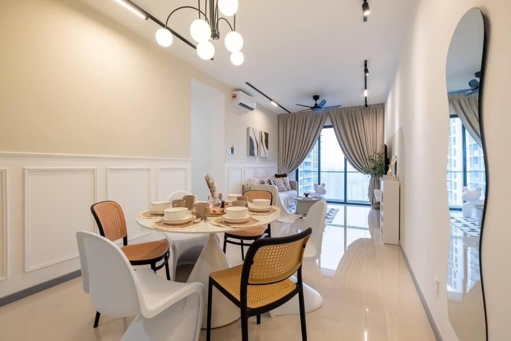 Chic Getaway Sweet Families3BR2Bath8pax, Aeon, MITEC