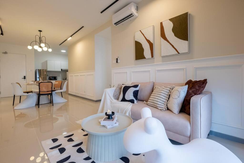 Chic Getaway Sweet Families3BR2Bath8pax, Aeon, MITEC