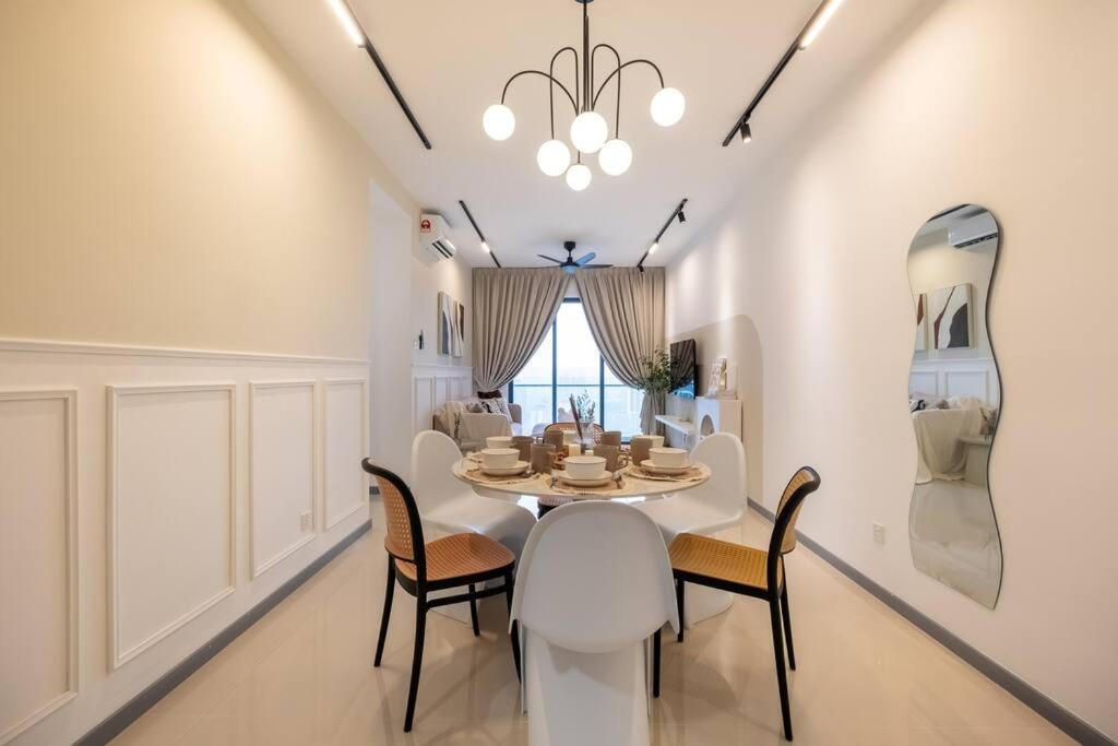 Chic Getaway Sweet Families3BR2Bath8pax, Aeon, MITEC