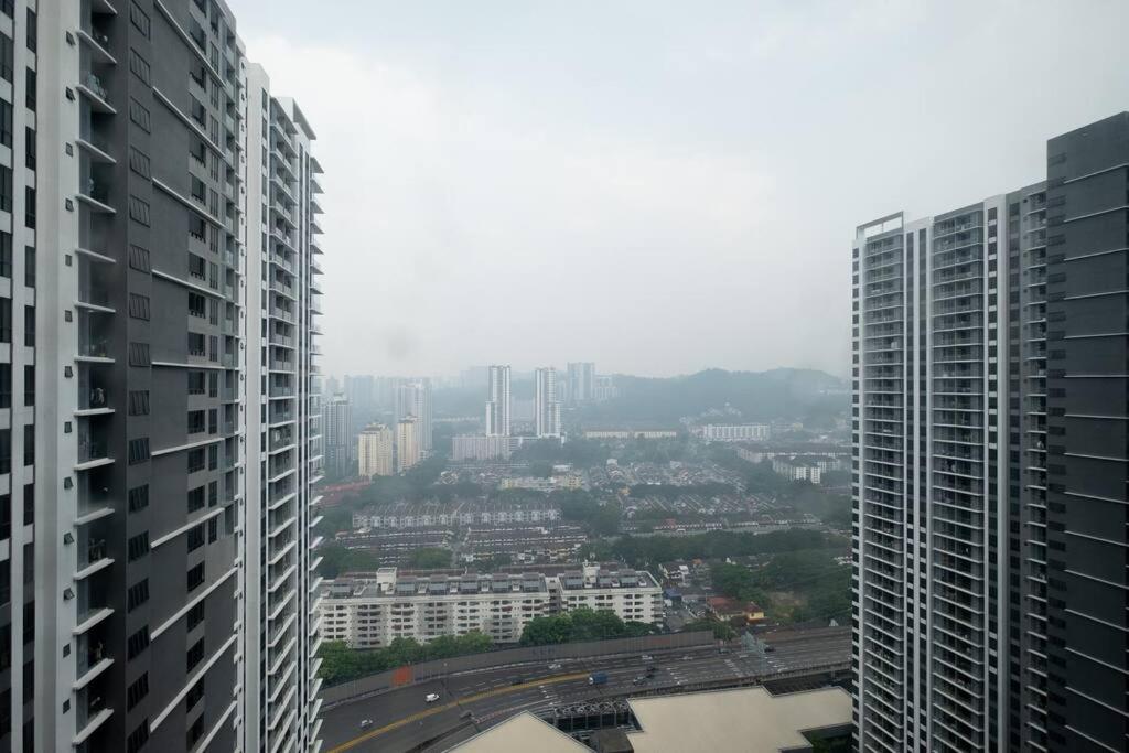 Chic Getaway Sweet Families3BR2Bath8pax, Aeon, MITEC