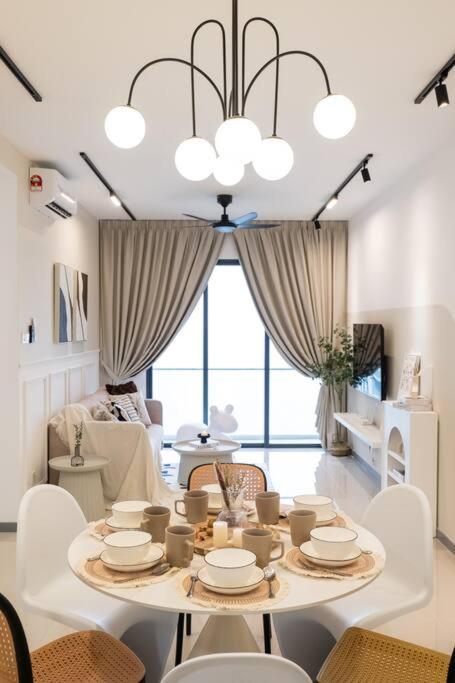 Chic Getaway Sweet Families3BR2Bath8pax, Aeon, MITEC