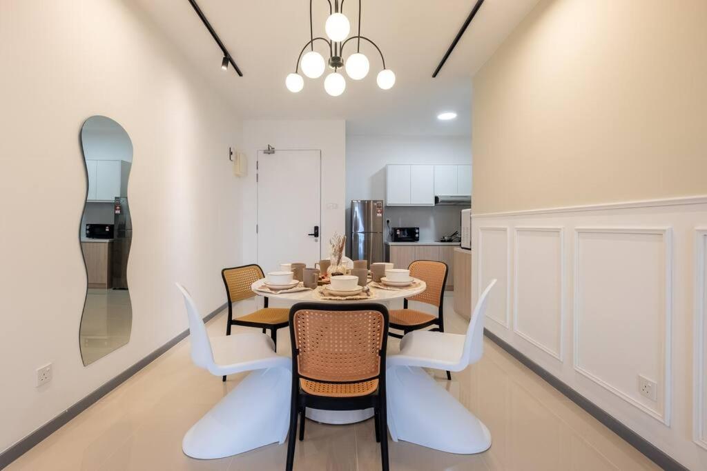 Chic Getaway Sweet Families3BR2Bath8pax, Aeon, MITEC