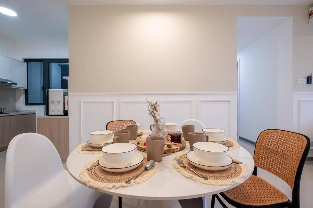 Chic Getaway Sweet Families3BR2Bath8pax, Aeon, MITEC