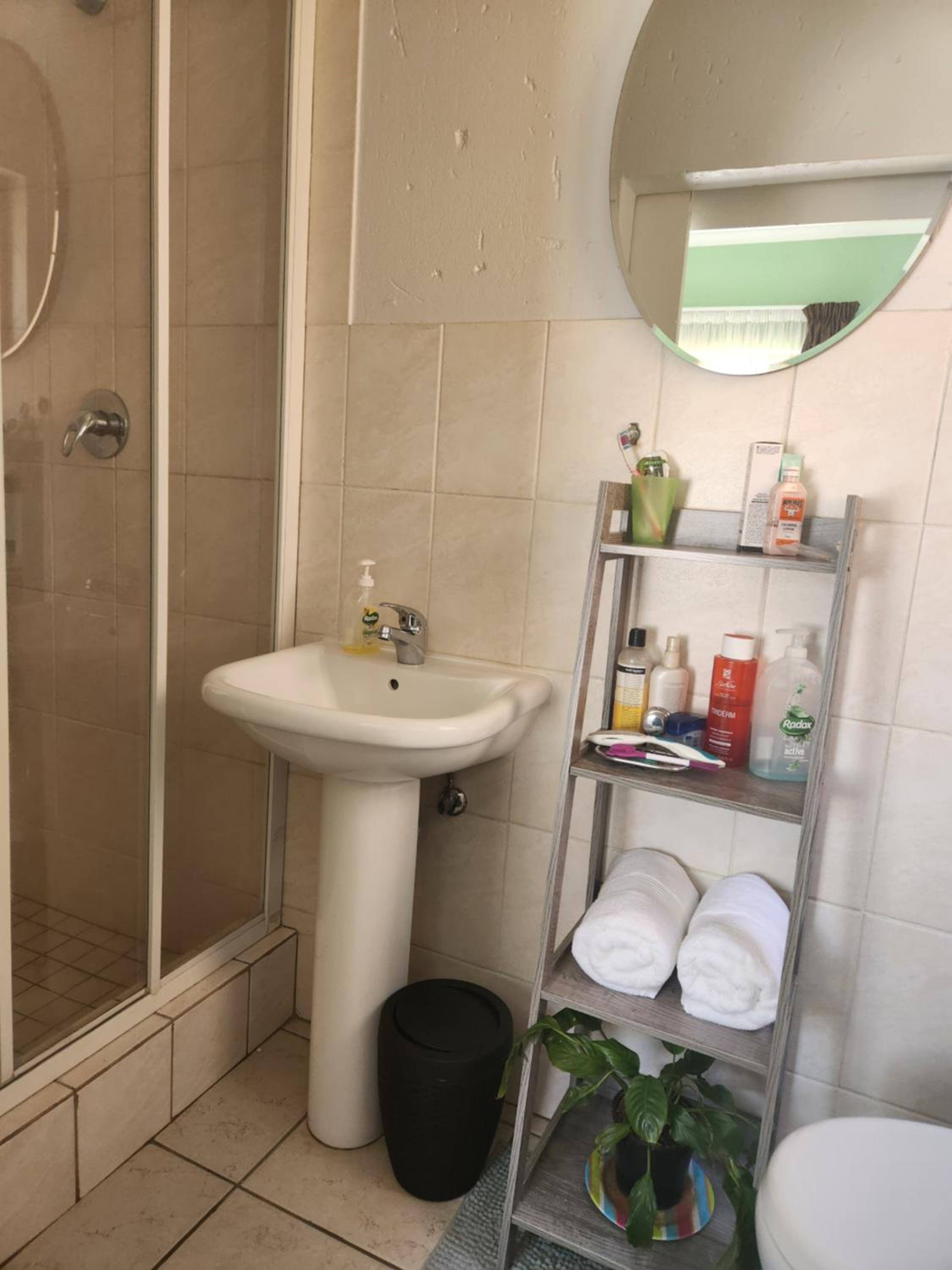 KwaSihle on Boundary is a charming 2 bedroomed unit that accommodates 4 people, situated in a peaceful and secure estate. view 4