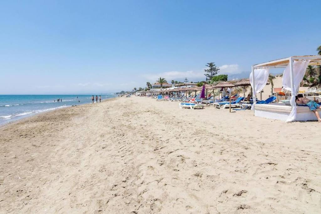 Alvarito Playa Marbella front beach apartment