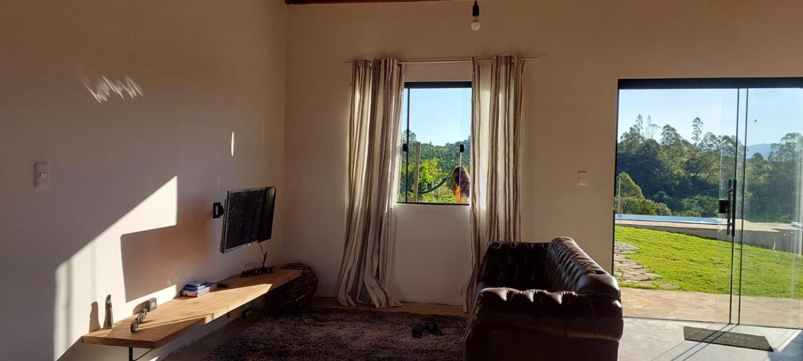 Sítio Âmbar - Piscina, Wi-fi e lago de pesca !