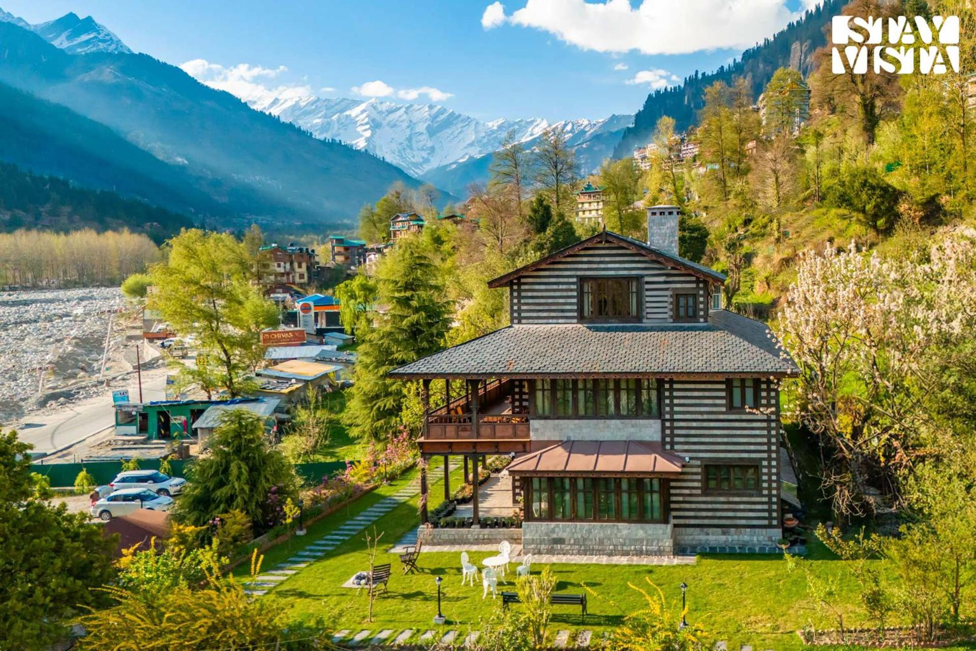 StayVista at Snowdrop House Manali Near Mall Road with Bonfire view 3