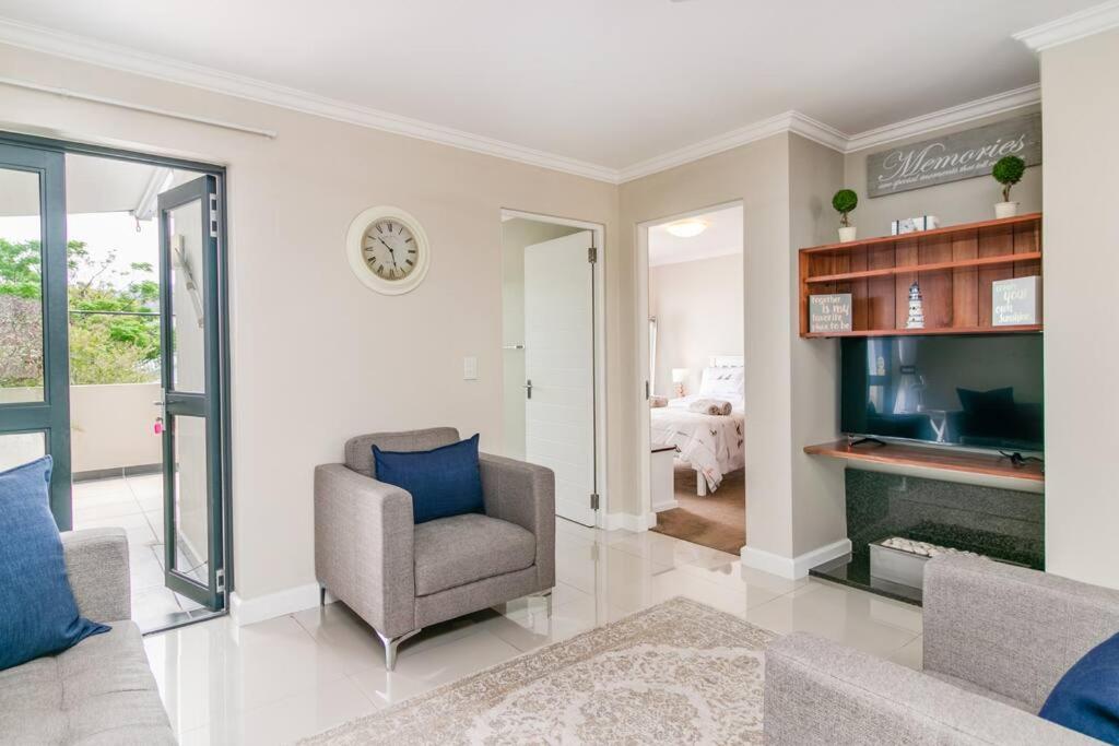 Sandstone - 2 x Bedroom Apartment! view 4