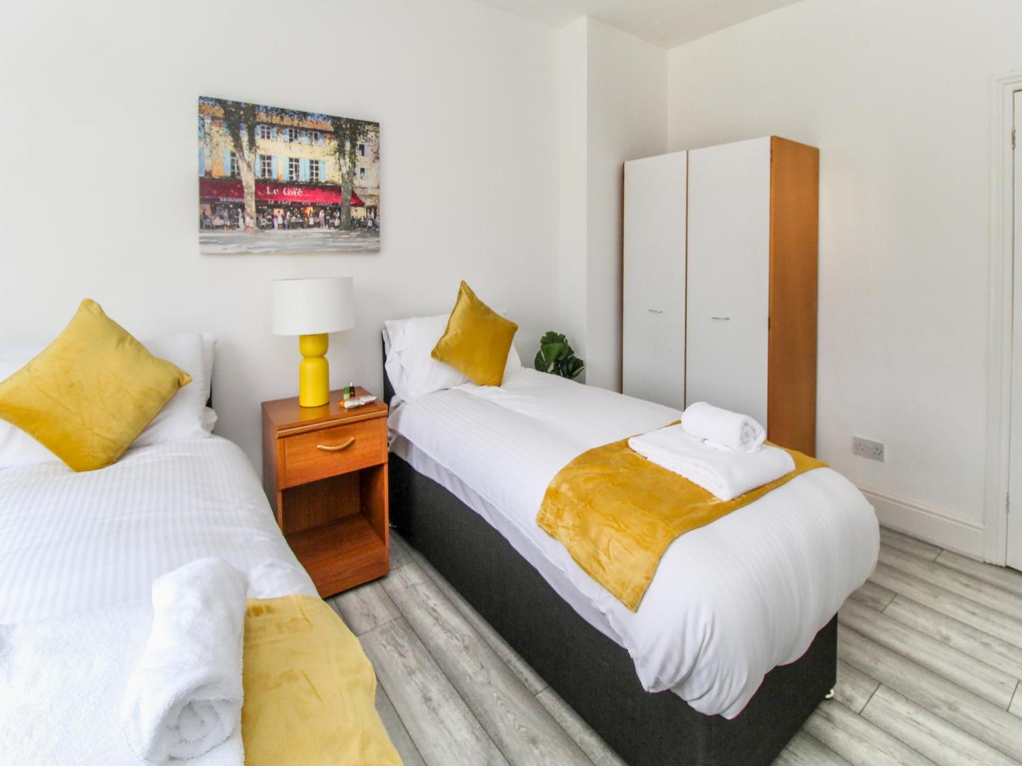 2 Bed House by AV Stays Short Lets Merseyside view 3