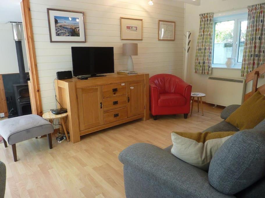Tides Reach - Trebarwith Strand - North Cornwall - Sleeps 4 - 6 view 5
