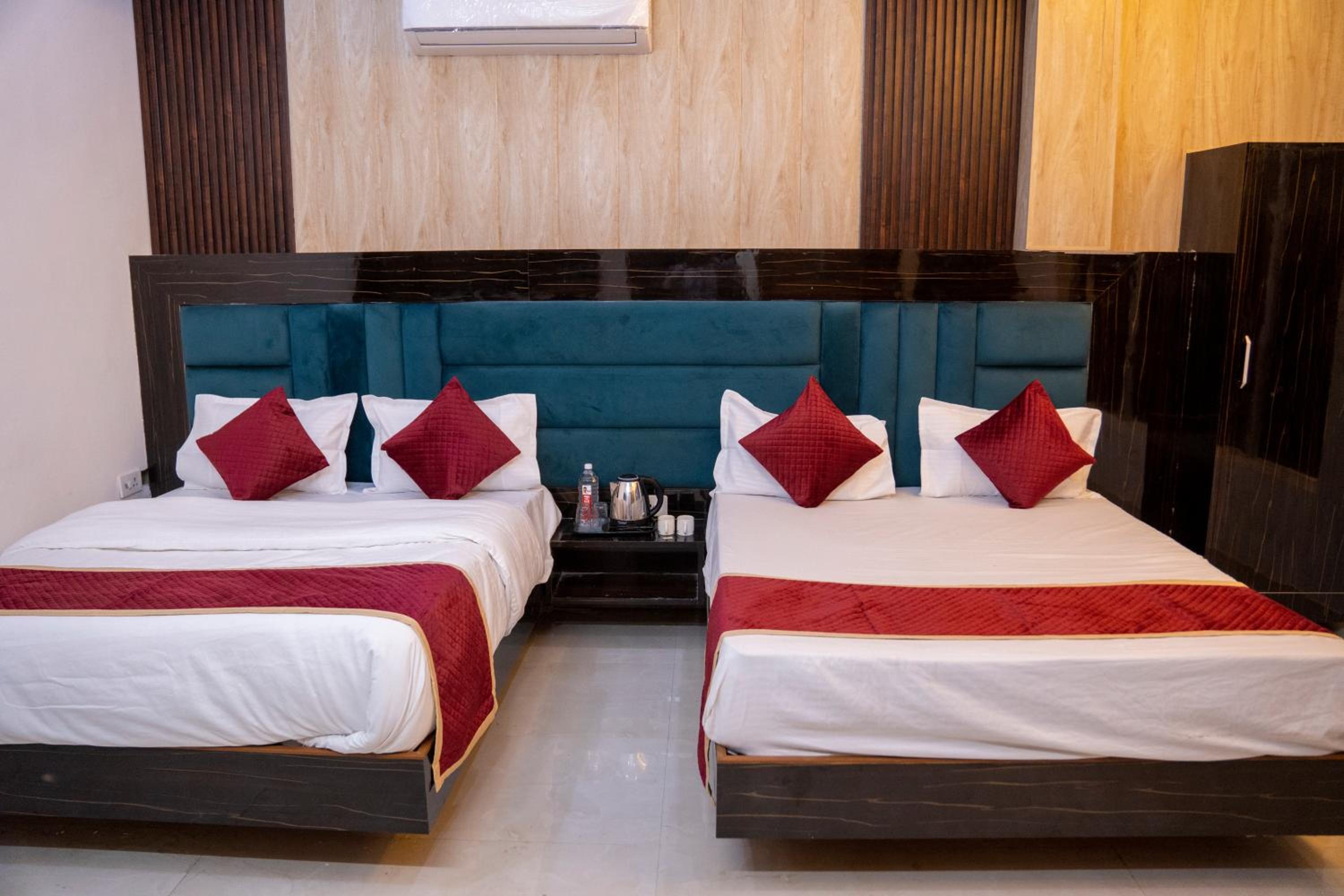 SR GUEST HOUSE & HOTEL