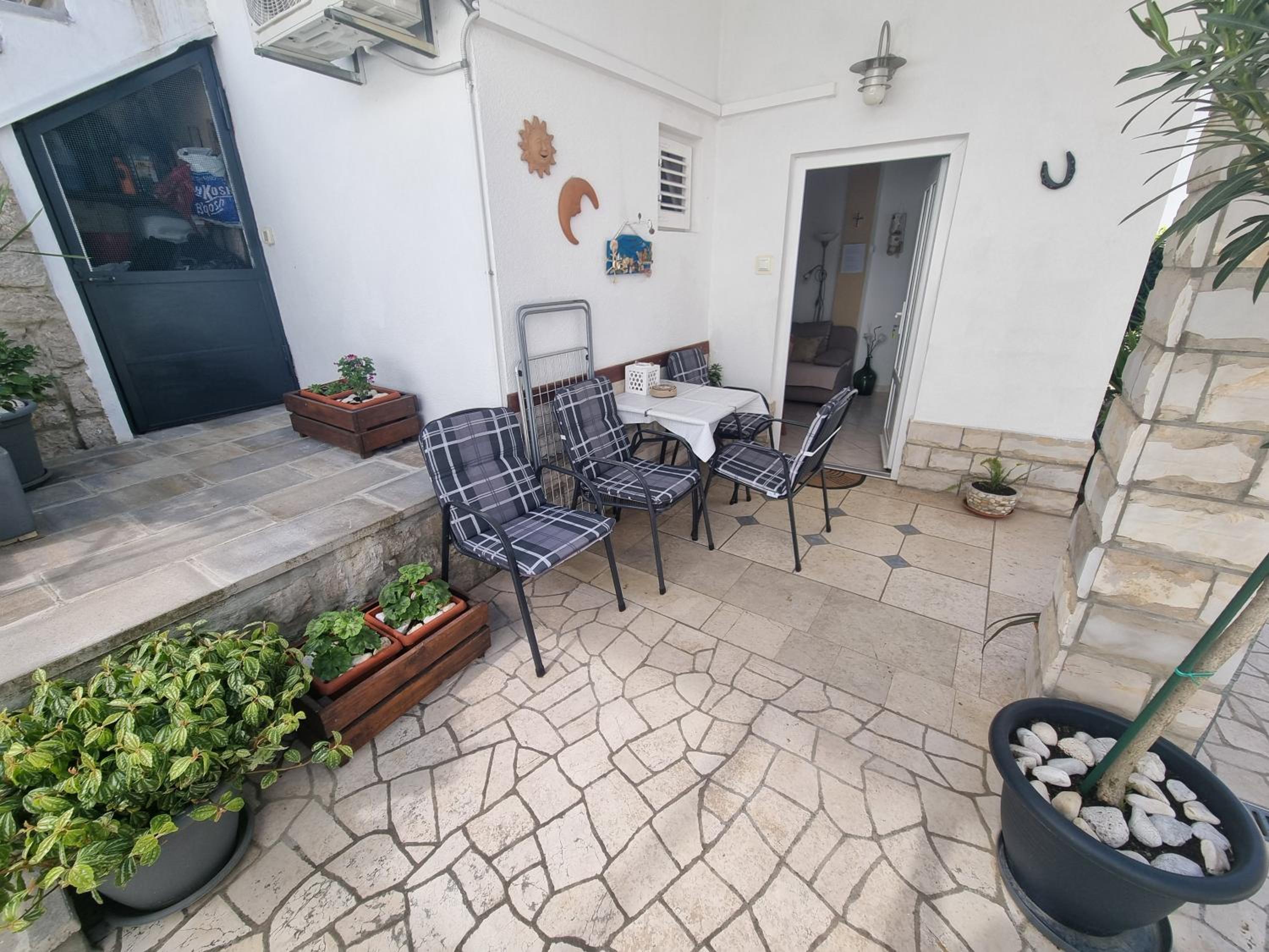 LJUBO M Apartment on great location, 10 m from the beach view 2