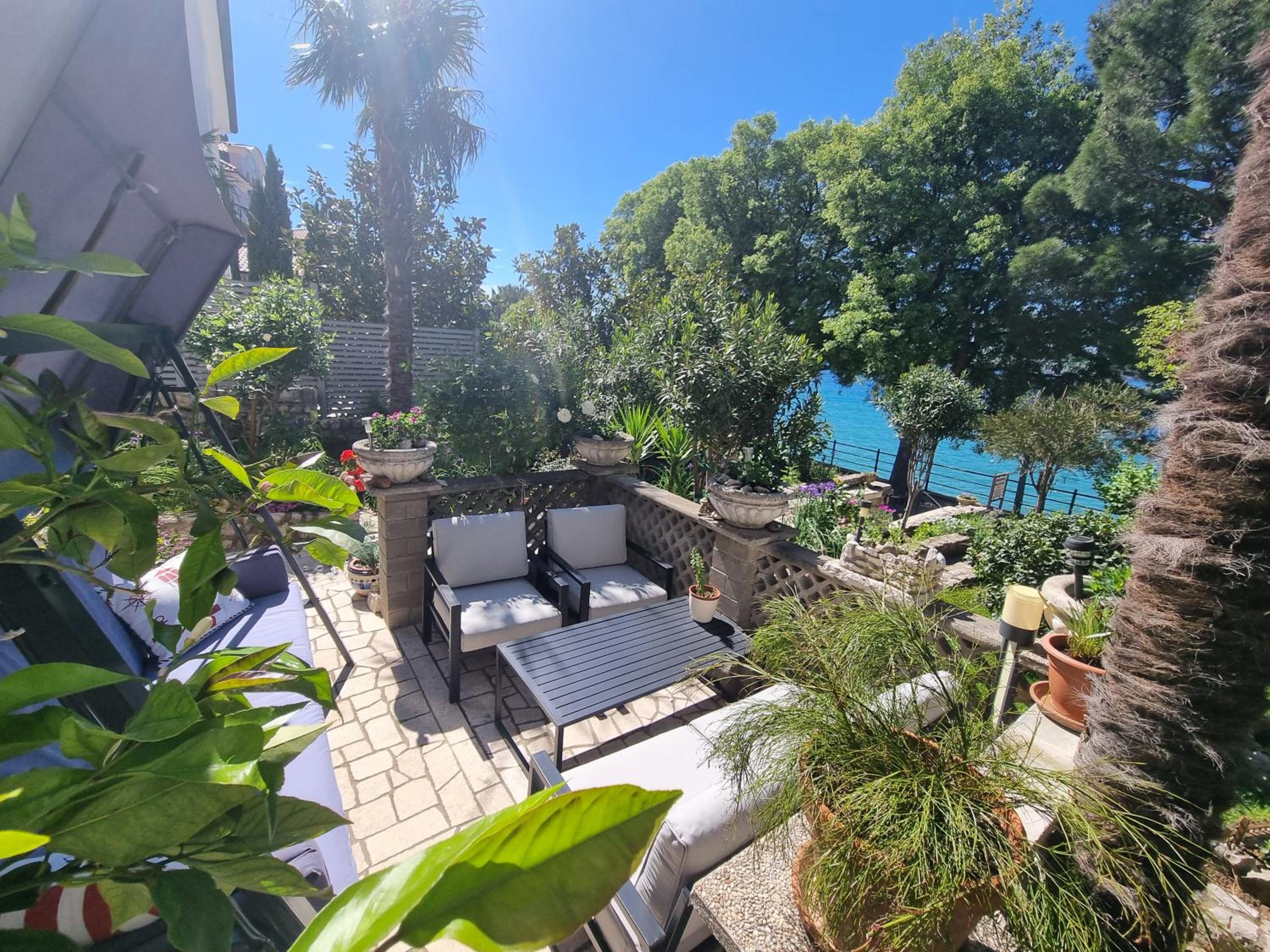 LJUBO M Apartment on great location, 10 m from the beach view 5