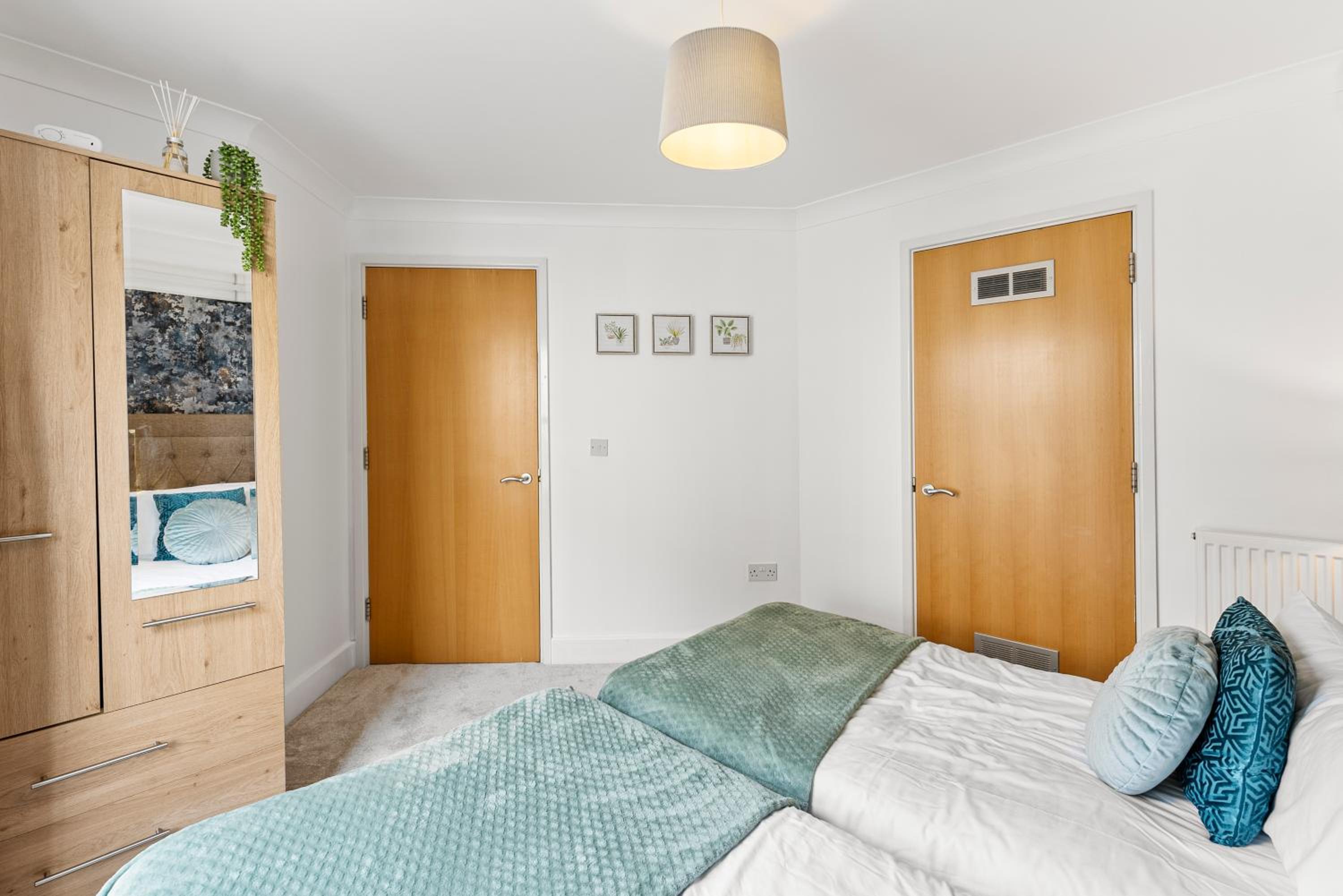 Amazing Cambridge Abode - Parking view 2