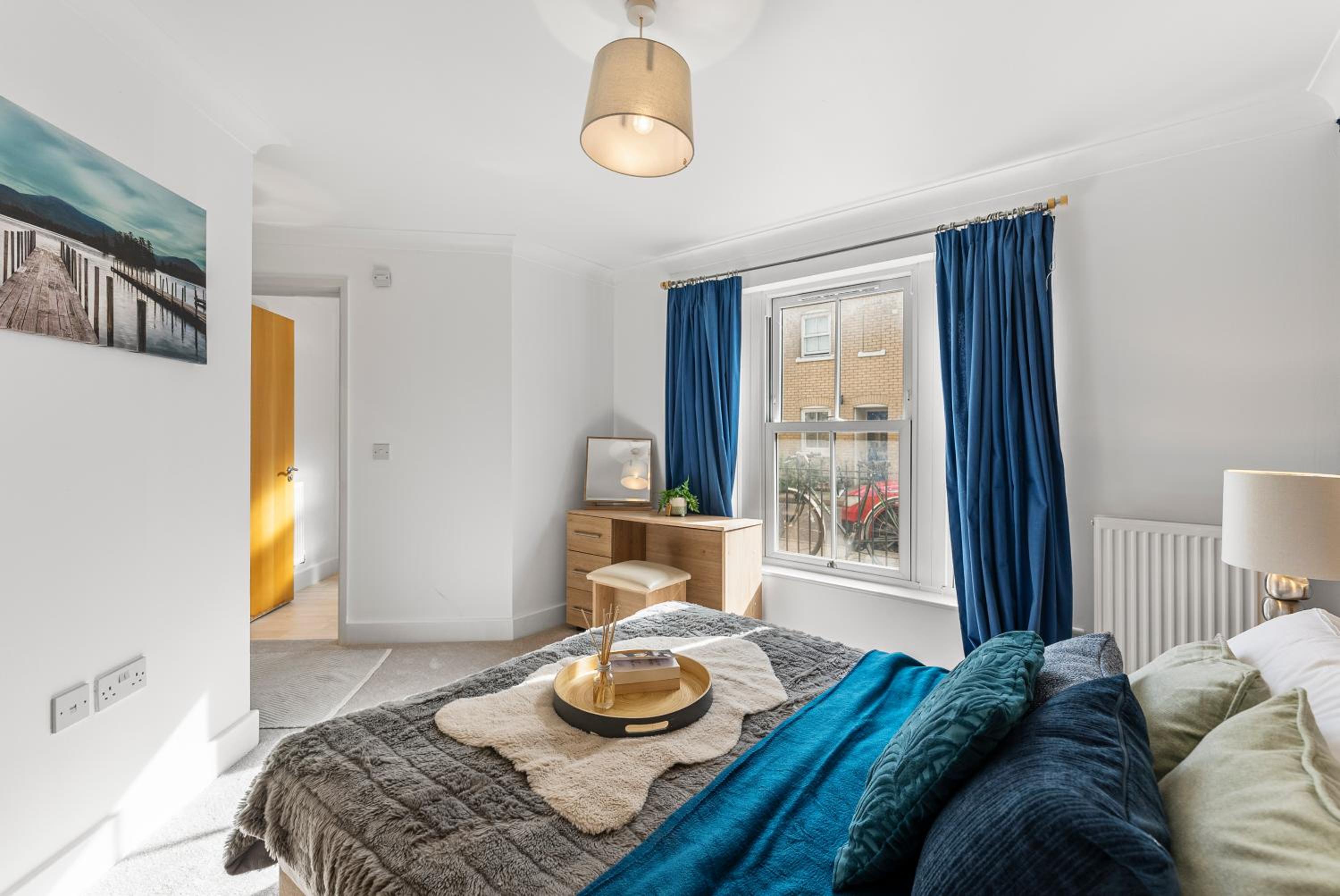 Amazing Cambridge Abode - Parking view 4