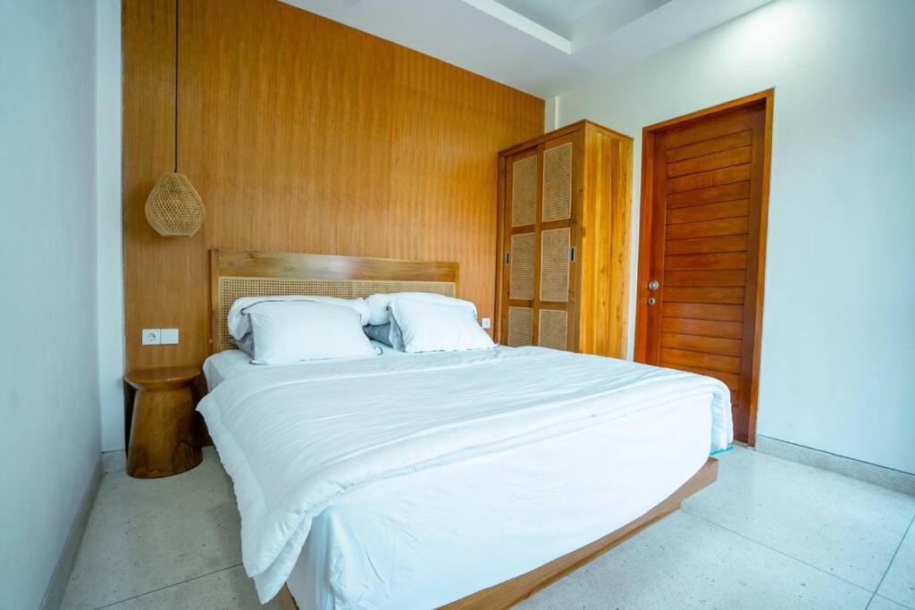Pradha Kuta, 3 BDR, 3 minutes from seminyak beach view 3