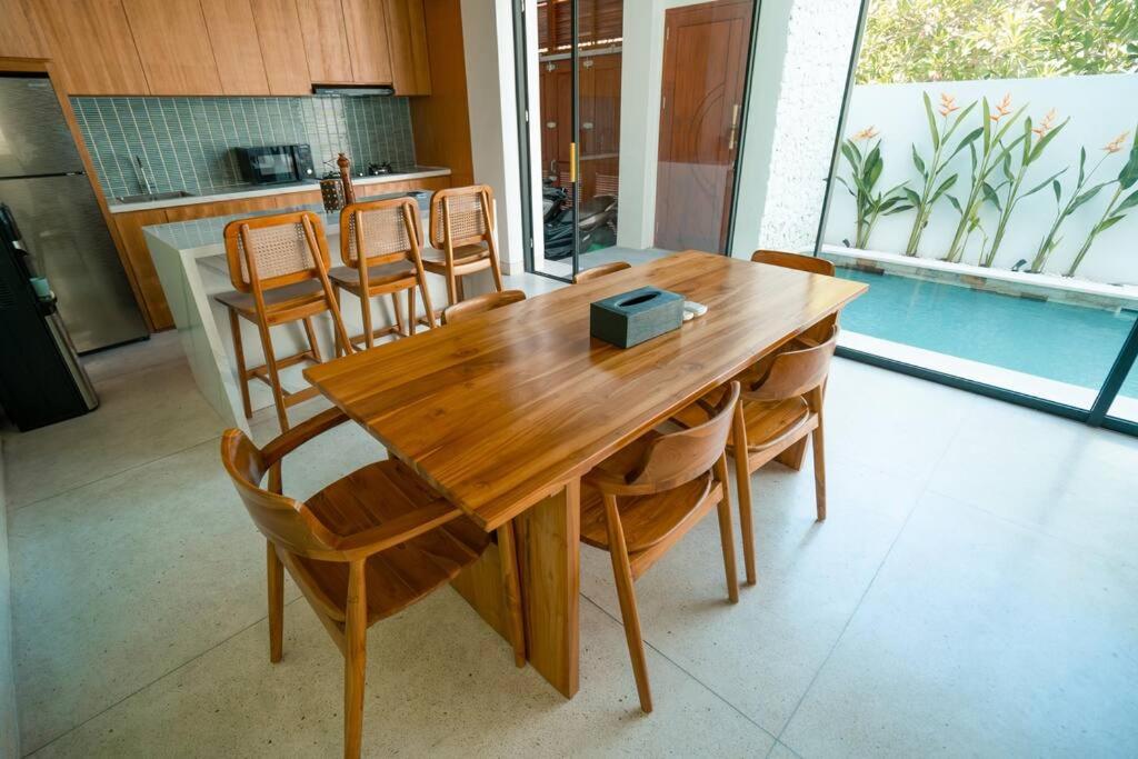 Pradha Kuta, 3 BDR, 3 minutes from seminyak beach view 5