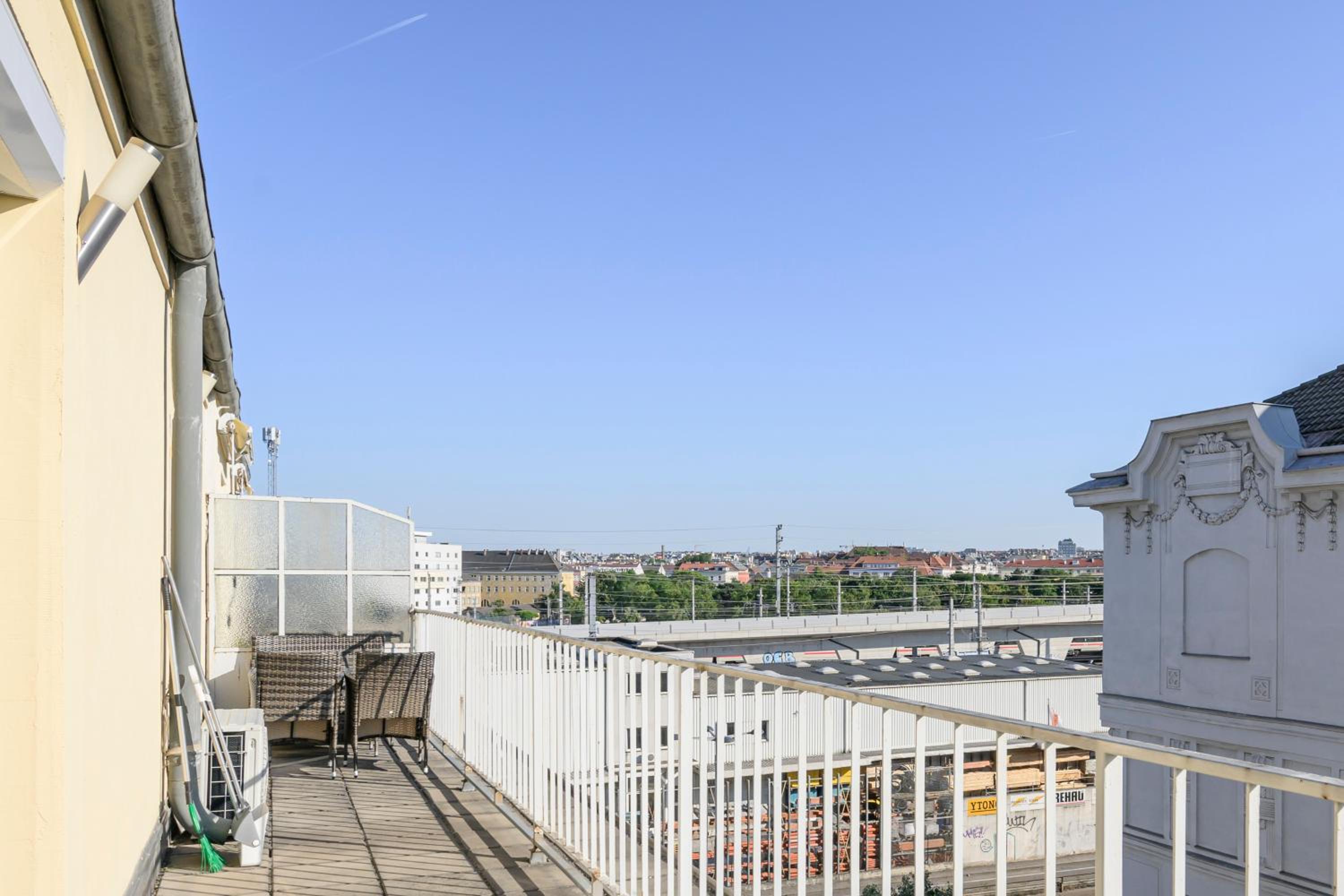 CENTRAL HUB close to main station by JR City Apartments