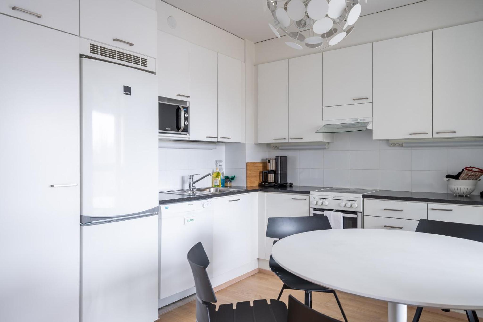 2 BR apartment with Sauna, Free parking and center location view 4