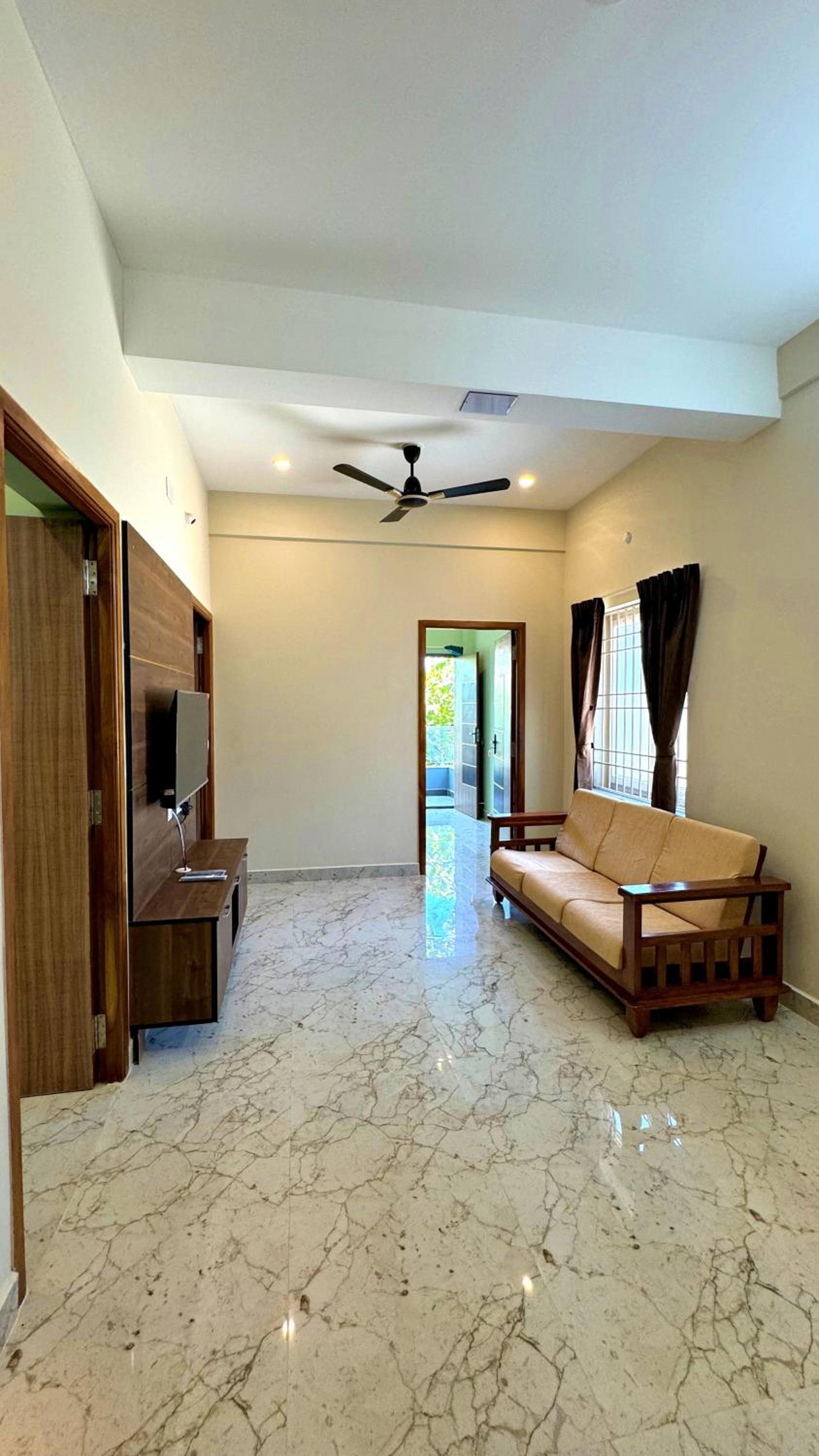 Maison Sakee near Rock Beach White Town view 5