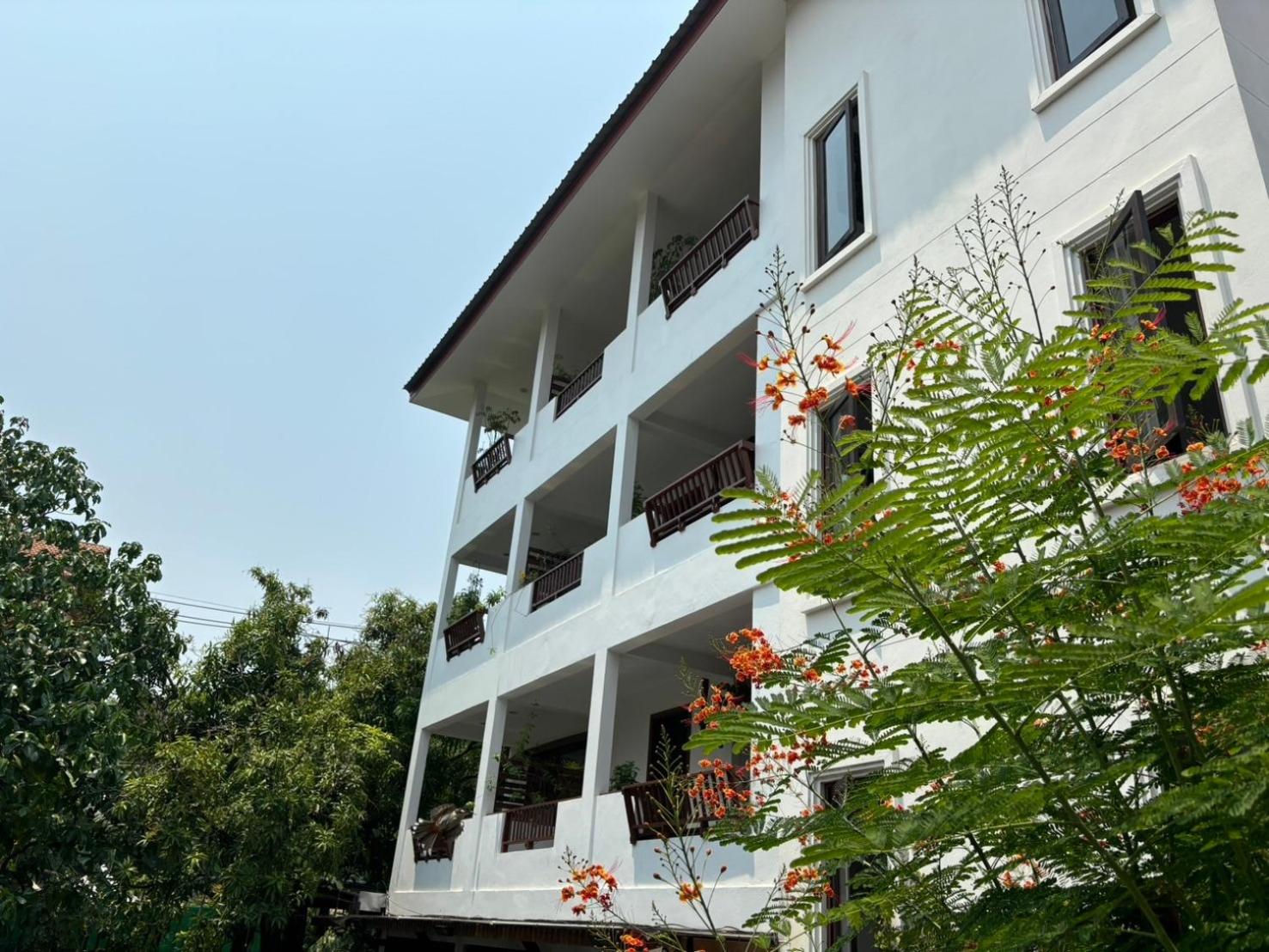 Hotel Yindee Stylish Guesthouse - Image 1