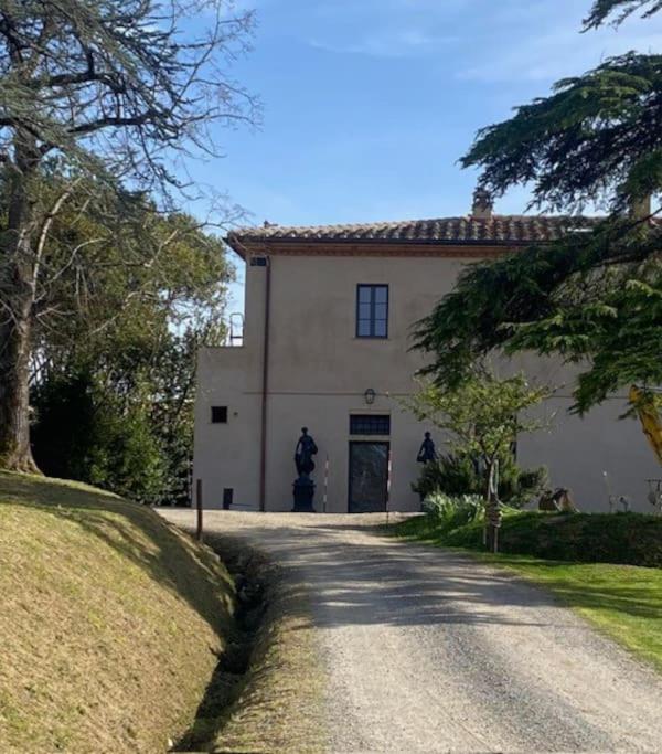 Villa Cosmiana: the gate house apartment view 4