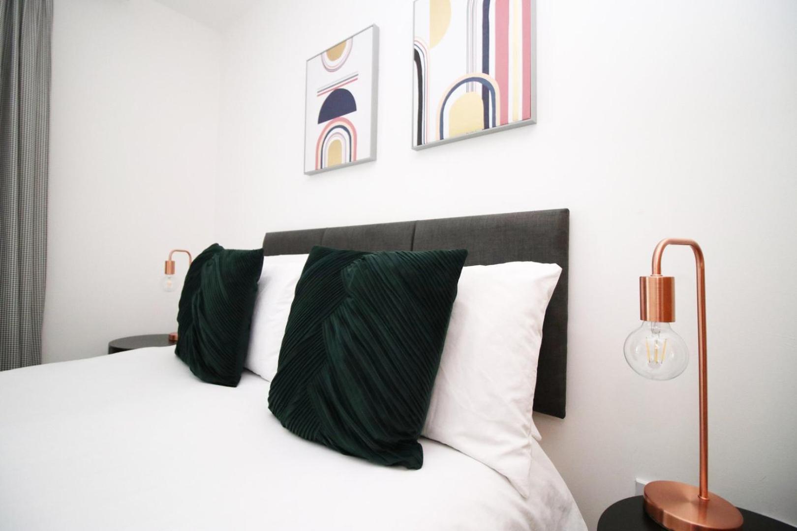 Quayside(one bedroom apartment in Cardiff Bay) view 3