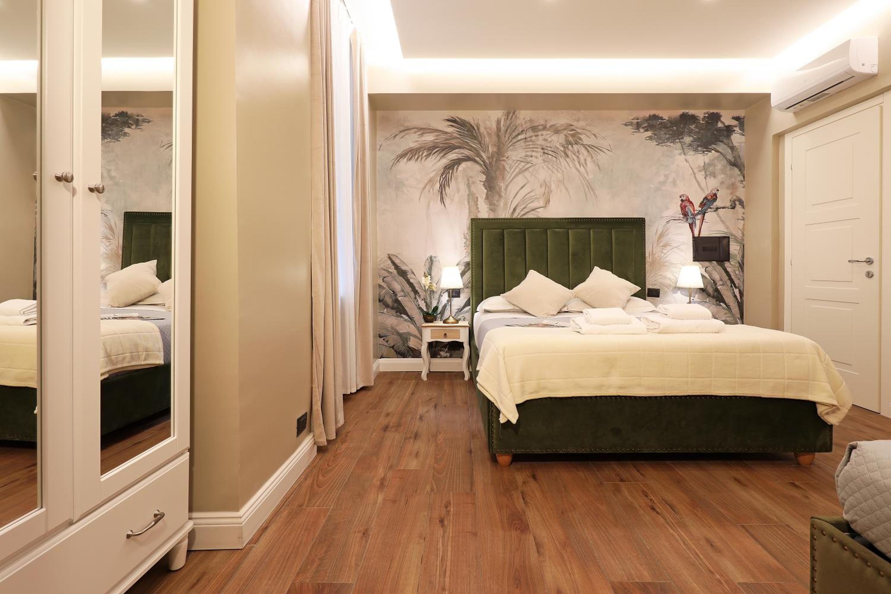 Grand Tour Rome Suites - Liberty Collection