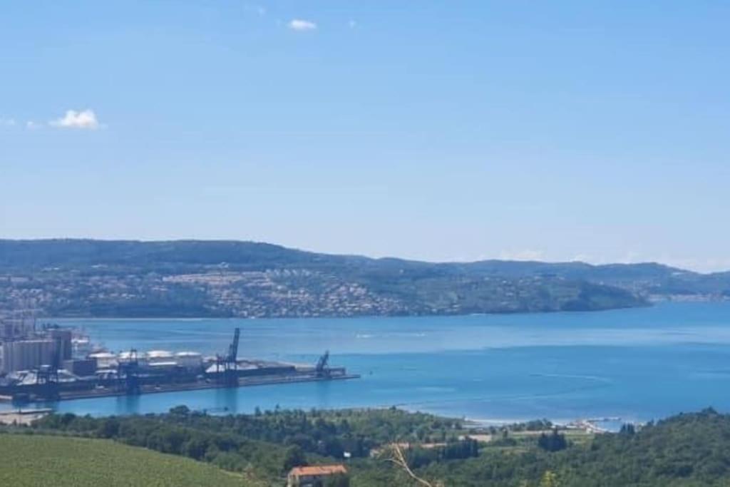 Apartment Koper with Sea View and jacuzzi view 5
