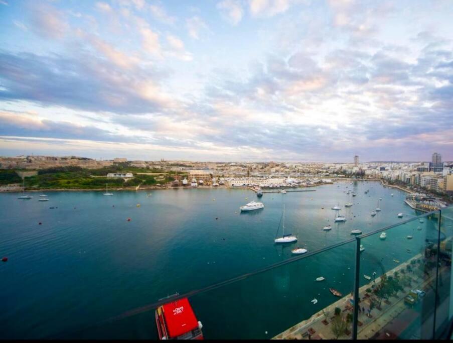 Penthouse -Centre of Sliema - Best View in Malta view 3