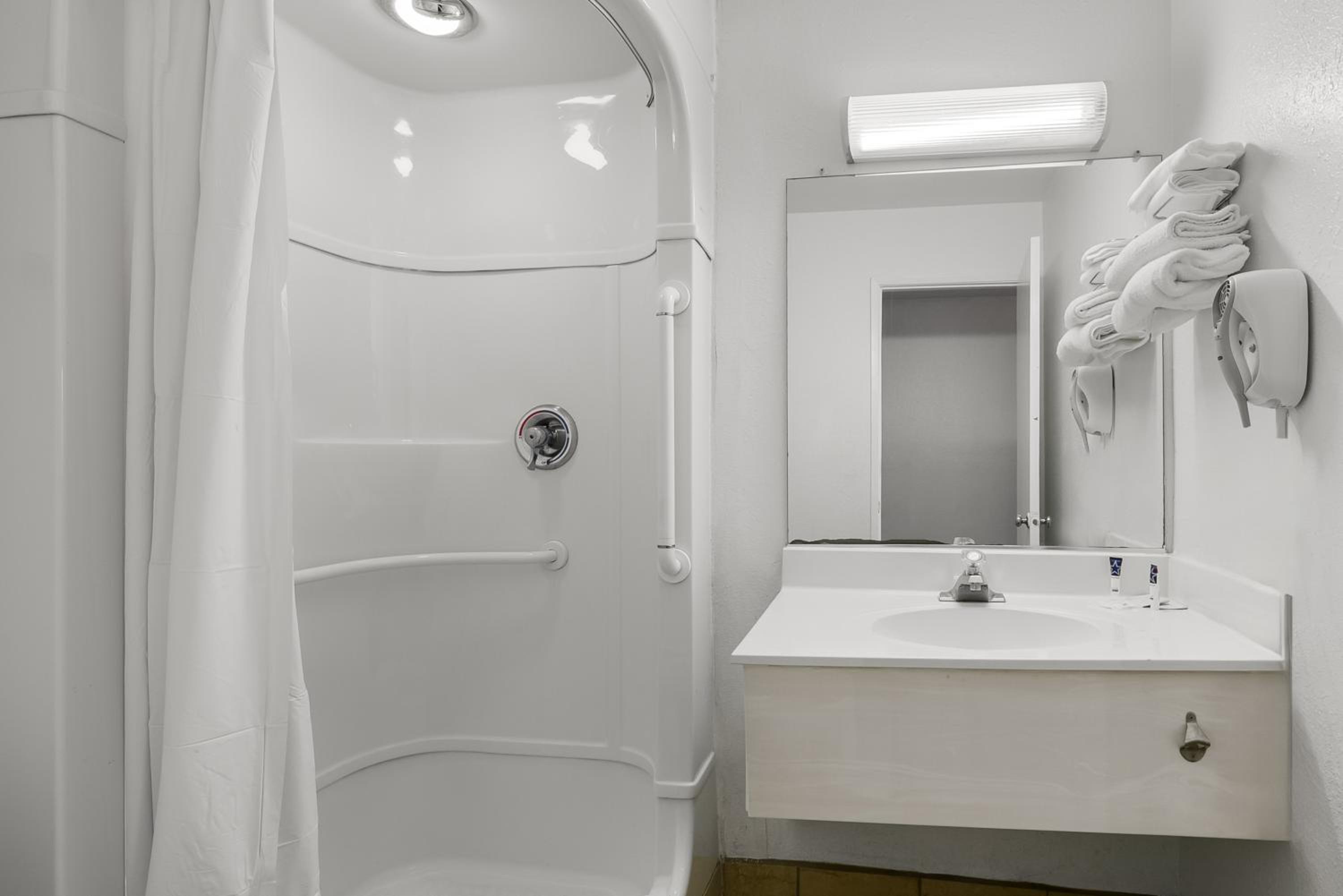 Americas Best Value Inn - Lincoln Airport