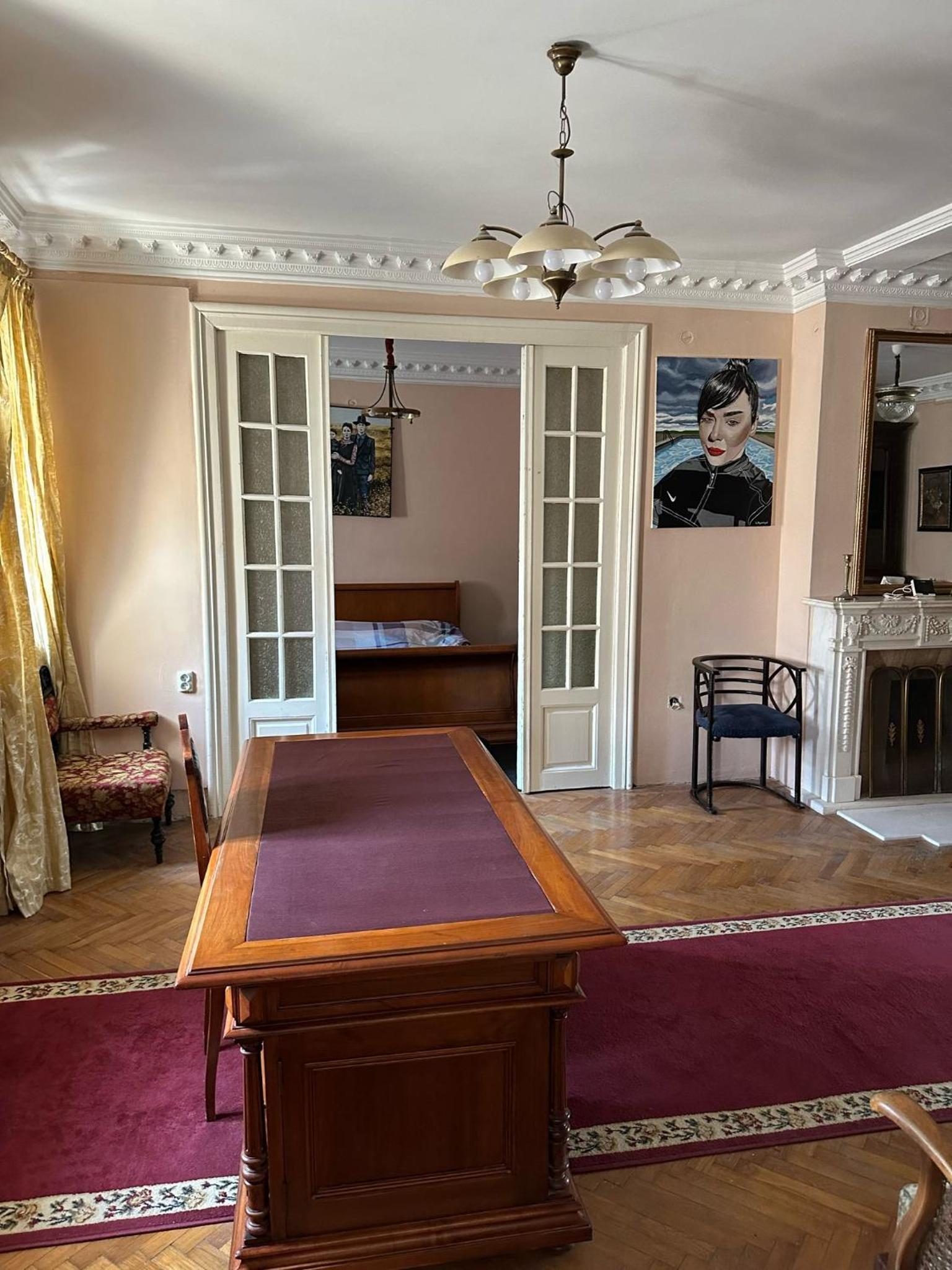 Old town apartment next to sea Constanta view 2