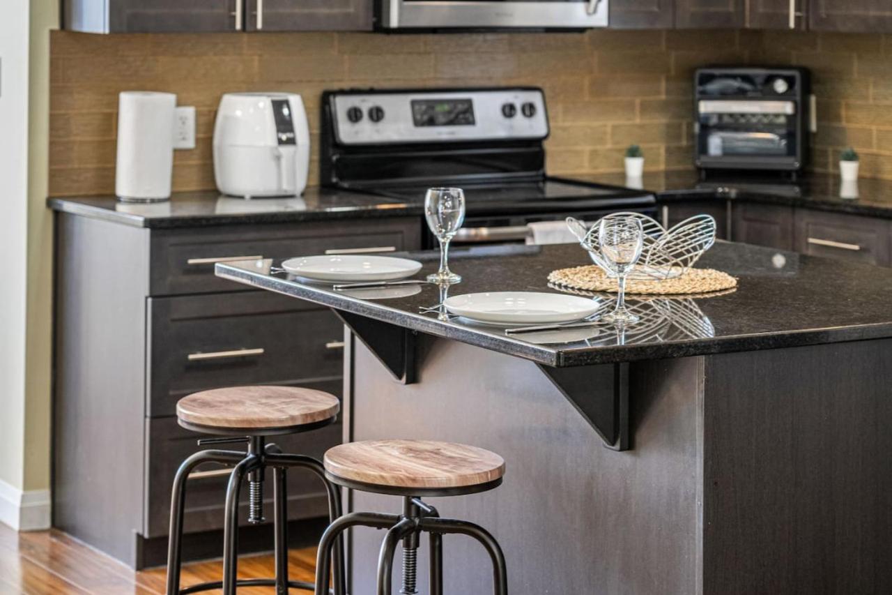 5 Bedroom House in McConachie, Near Anthony Henday, Sleeps 12, Backyard, Netflix, Free Parking