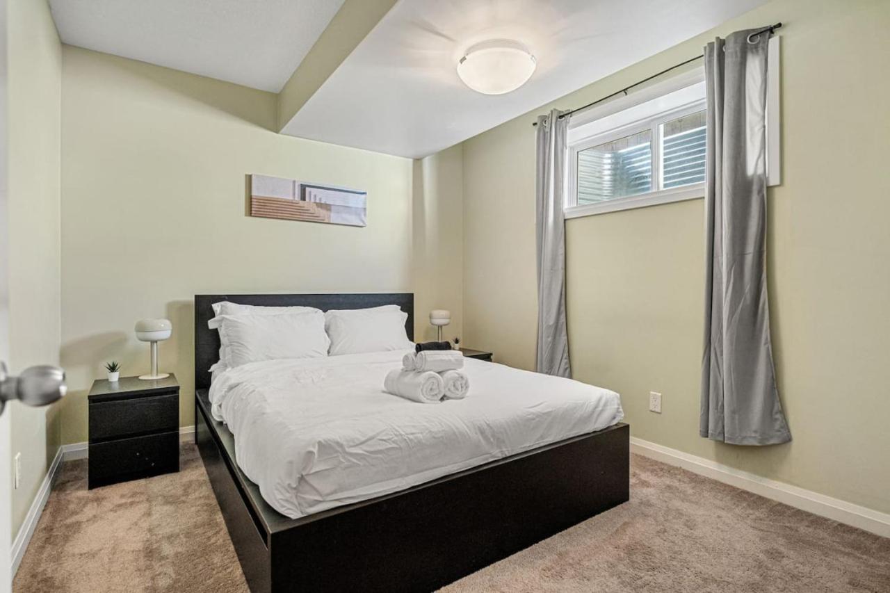 5 Bedroom House in McConachie, Near Anthony Henday, Sleeps 12, Backyard, Netflix, Free Parking