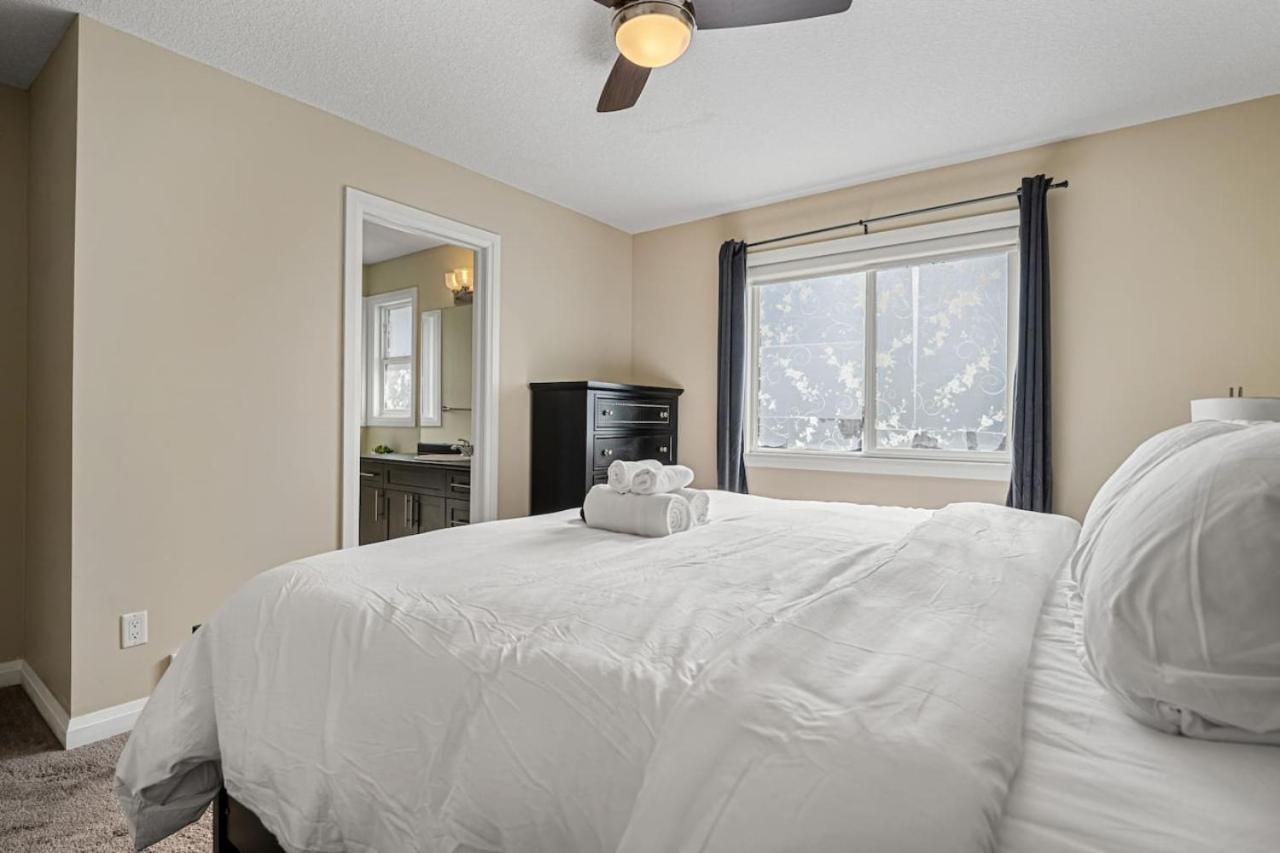 5 Bedroom House in McConachie, Near Anthony Henday, Sleeps 12, Backyard, Netflix, Free Parking