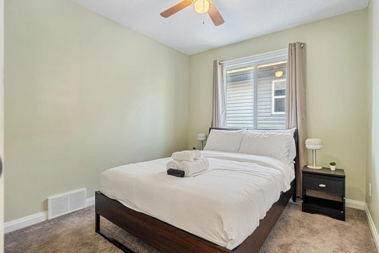 5 Bedroom House in McConachie, Near Anthony Henday, Sleeps 12, Backyard, Netflix, Free Parking