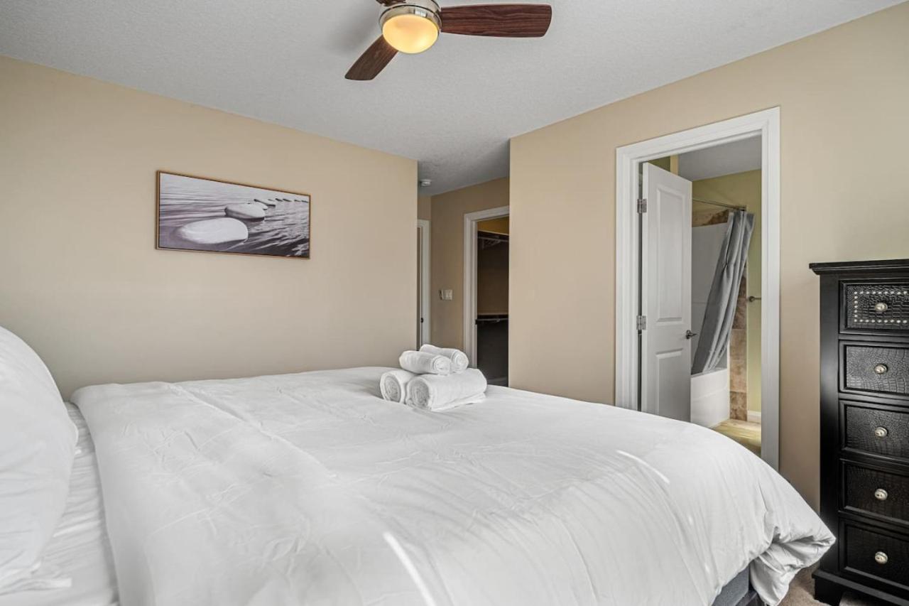 5 Bedroom House in McConachie, Near Anthony Henday, Sleeps 12, Backyard, Netflix, Free Parking