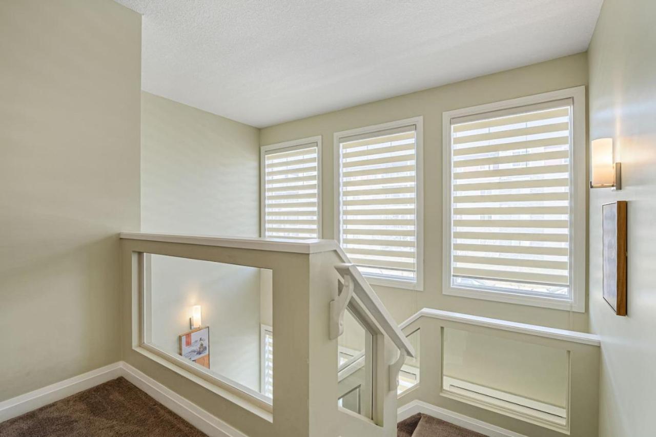 5 Bedroom House in McConachie, Near Anthony Henday, Sleeps 12, Backyard, Netflix, Free Parking