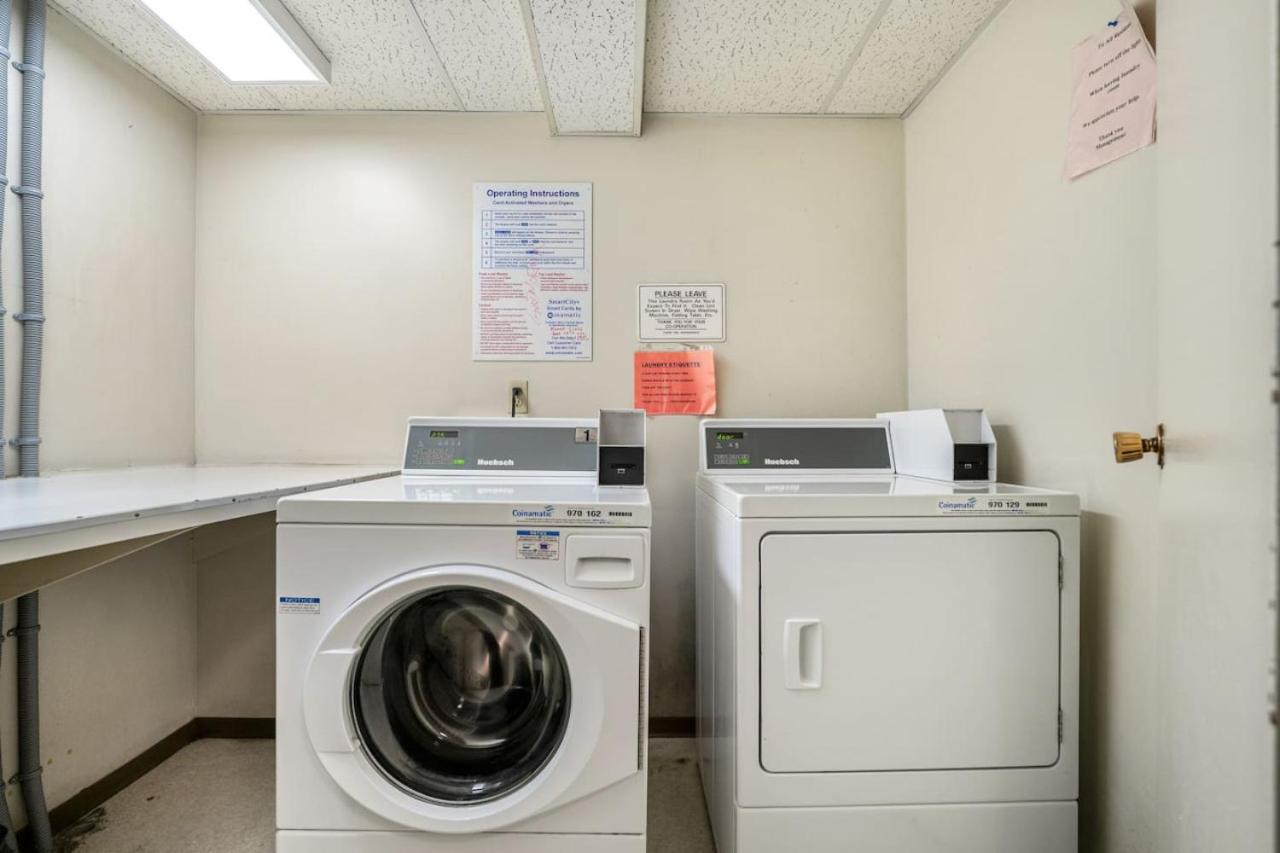 Prime Location Near Jasper Ave with Downtown Views, Netflix, Gym, Sauna, Sleeps 4