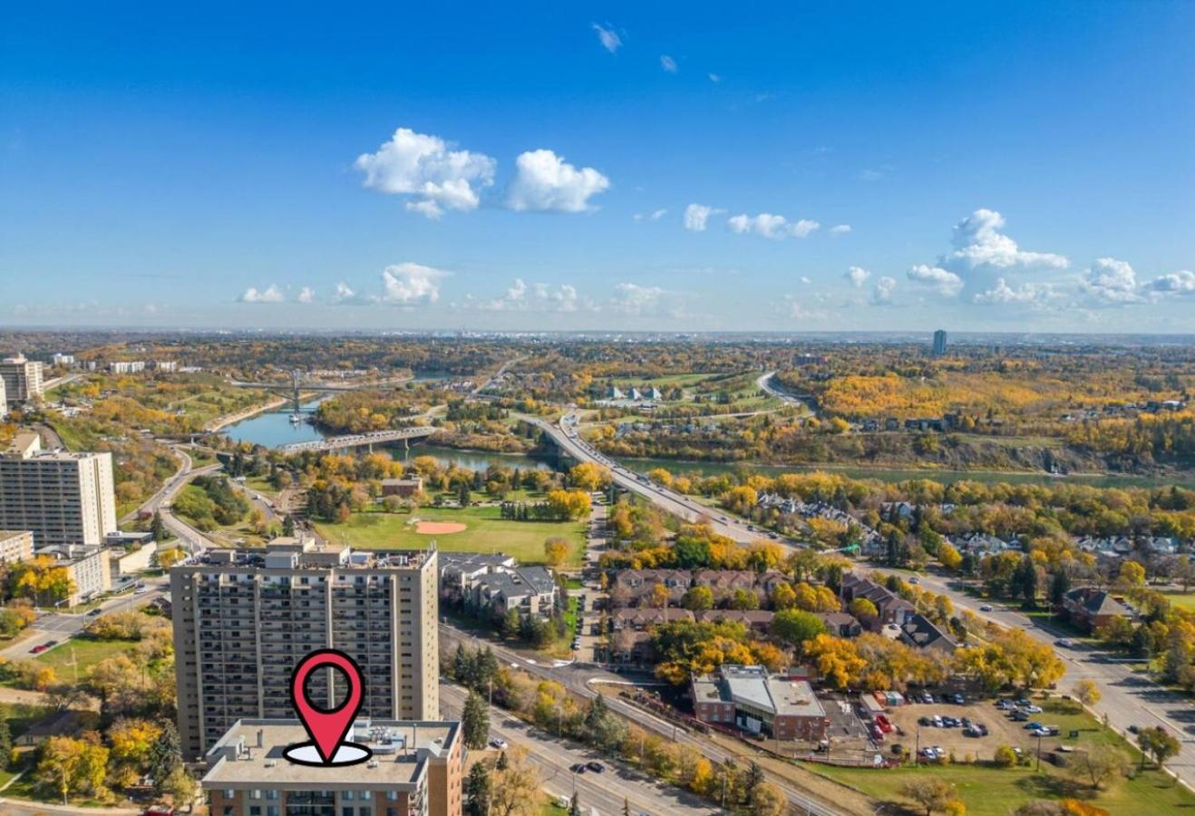 Prime Location Near Jasper Ave with Downtown Views, Netflix, Gym, Sauna, Sleeps 4