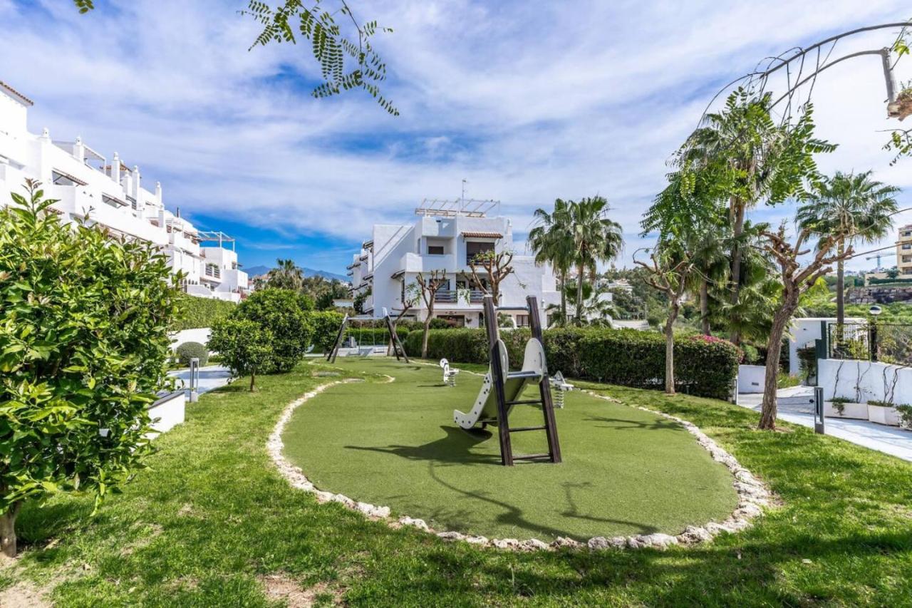 Ultimate Rentals - Casa Golf Hills 3 - Spacious Terrace And Communal Pool view 4
