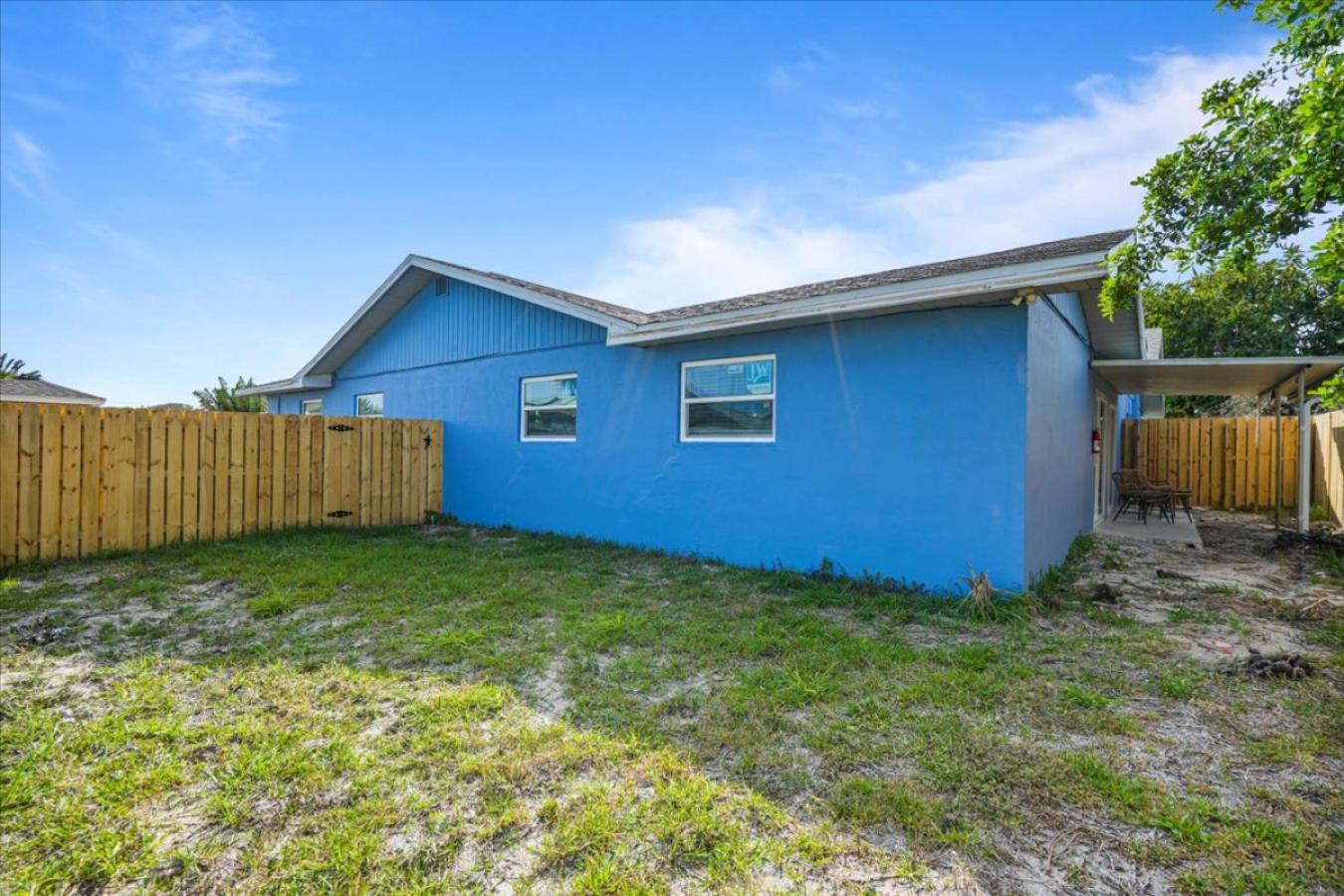 Shoreline Serenity 3bd Dog Friendly Bckyrd view 4