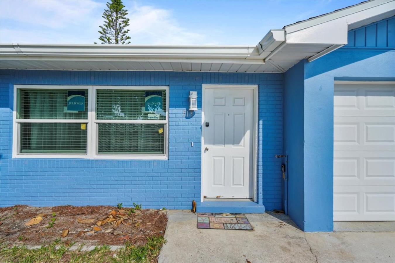 Shoreline Serenity 3bd Dog Friendly Bckyrd view 2