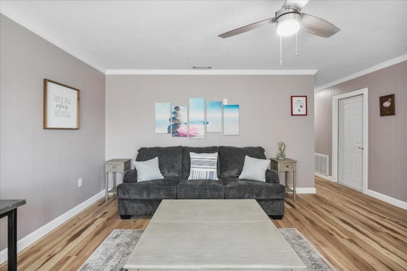 Shoreline Serenity 3bd Dog Friendly Bckyrd view 5