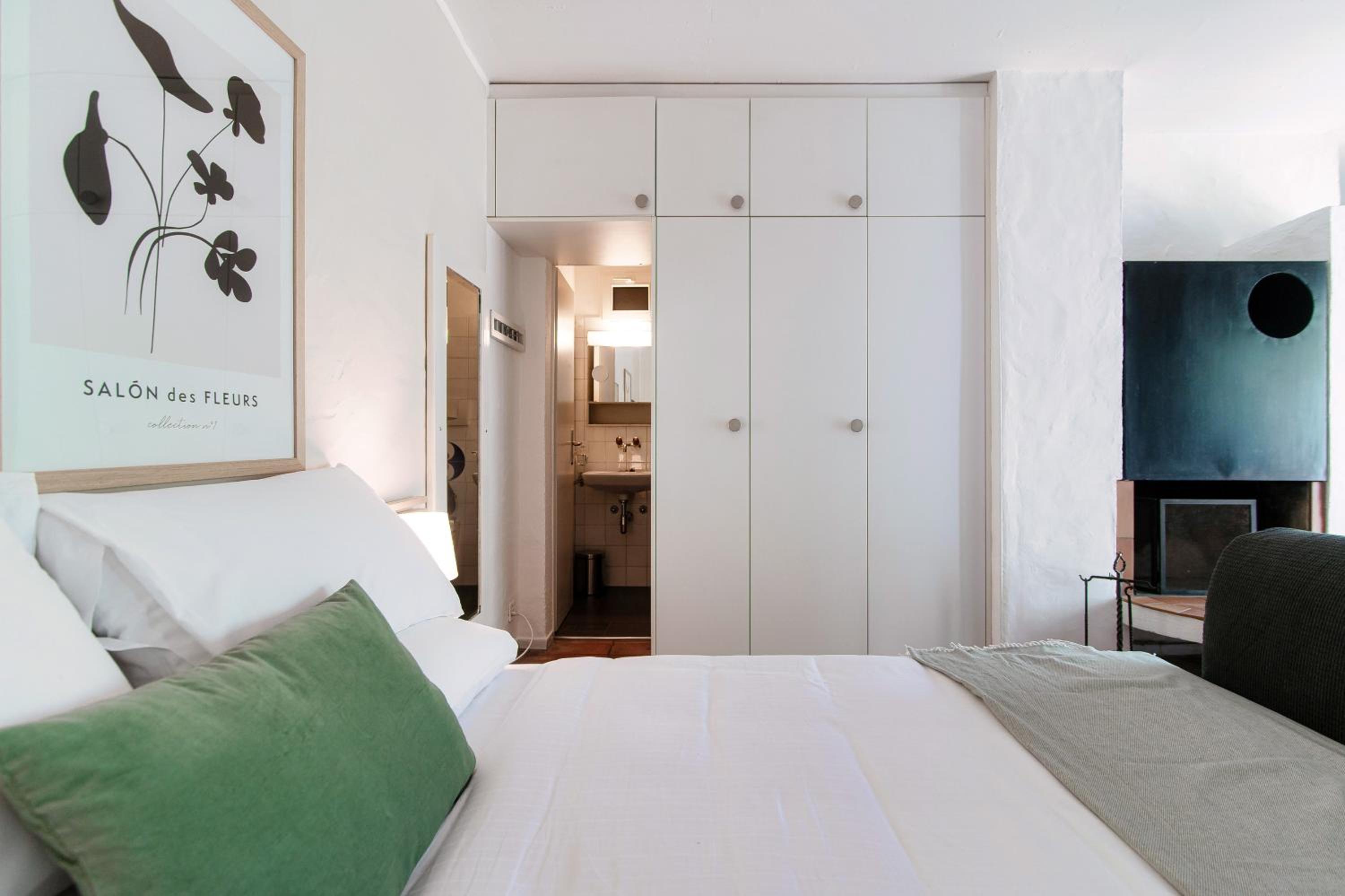 Sureggio 2 by Quokka 360 - Cozy Studio in Residence with Shared Pool