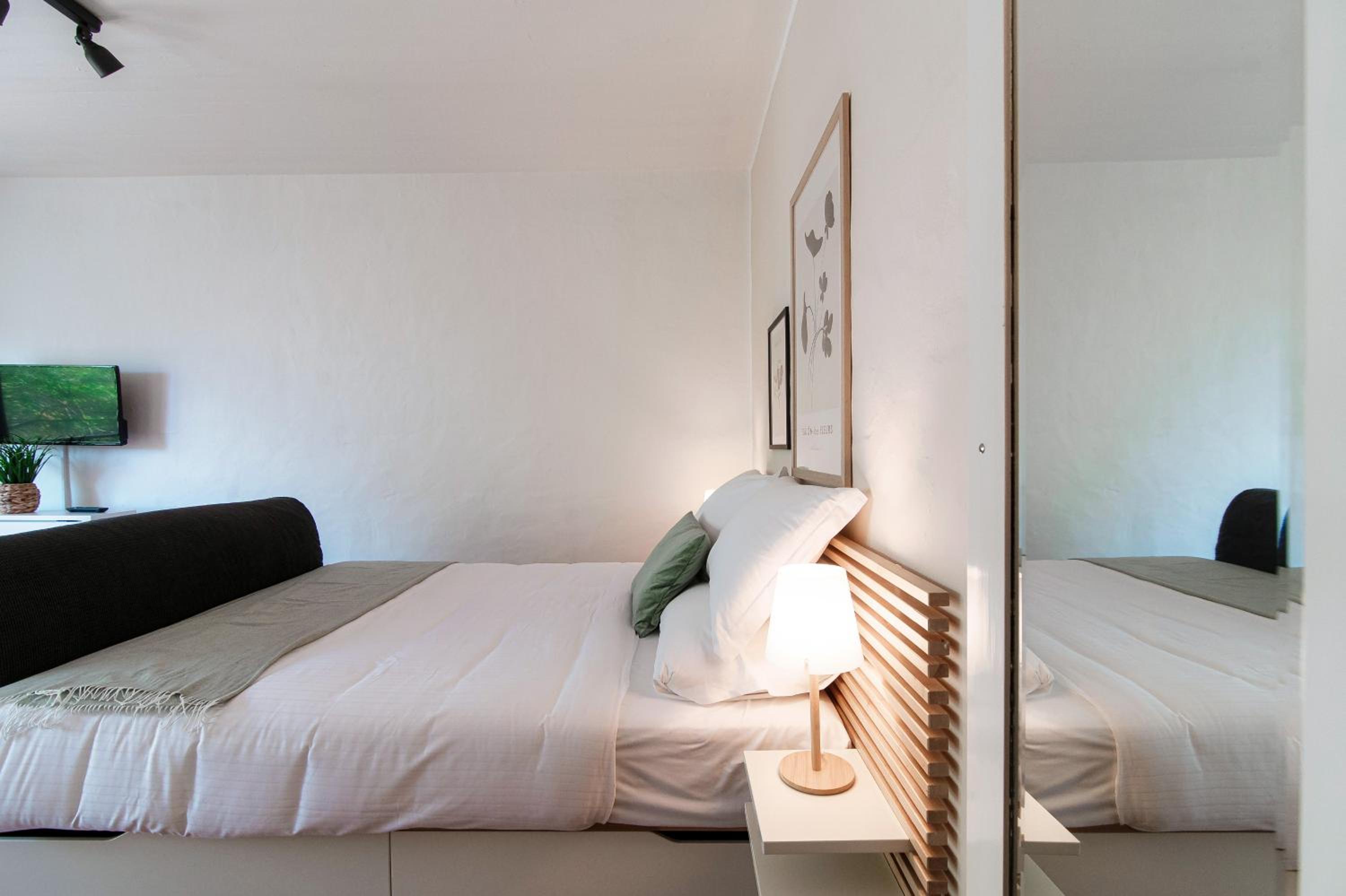 Sureggio 2 by Quokka 360 - Cozy Studio in Residence with Shared Pool