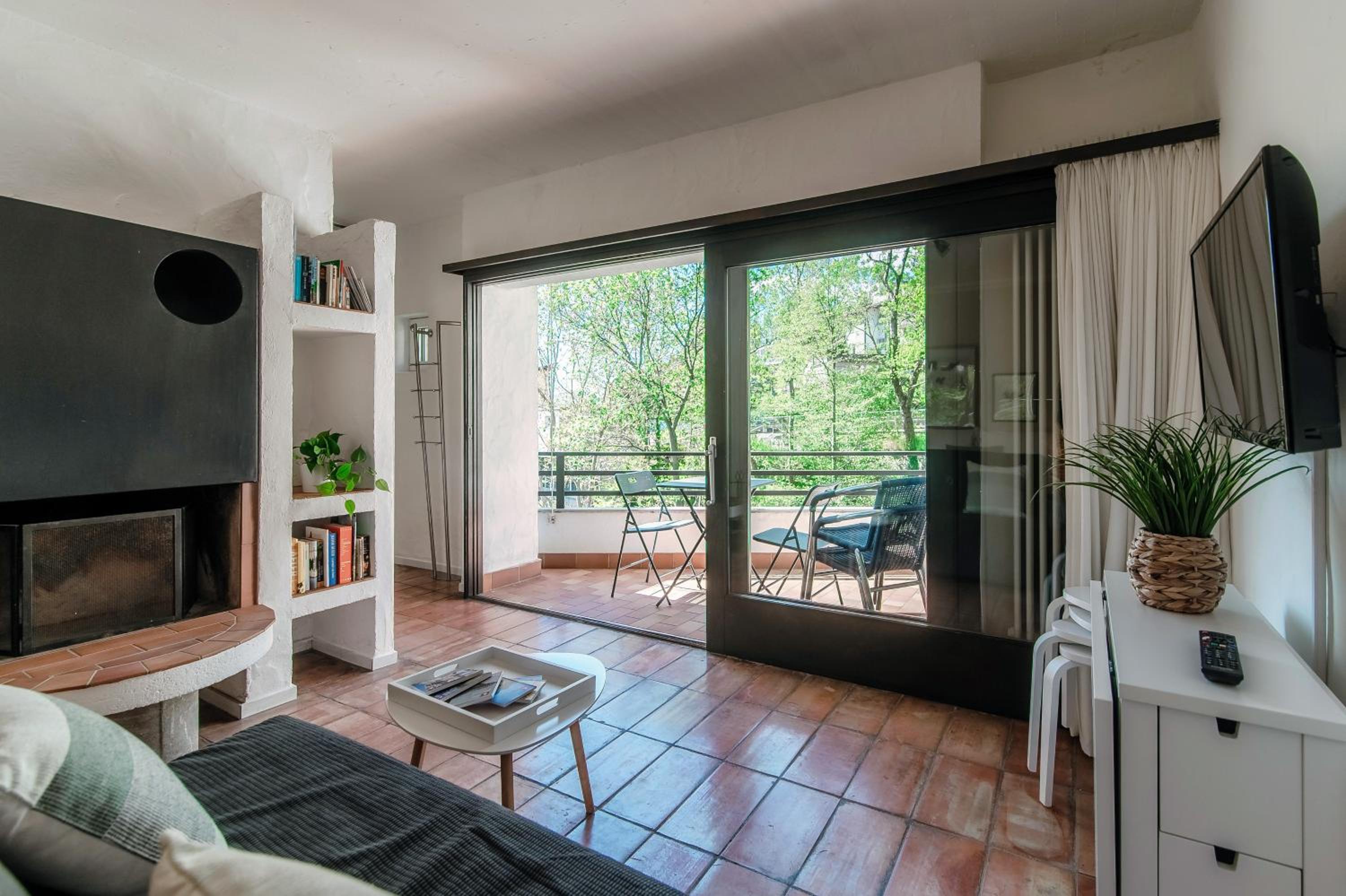 Sureggio 2 by Quokka 360 - Cozy Studio in Residence with Shared Pool