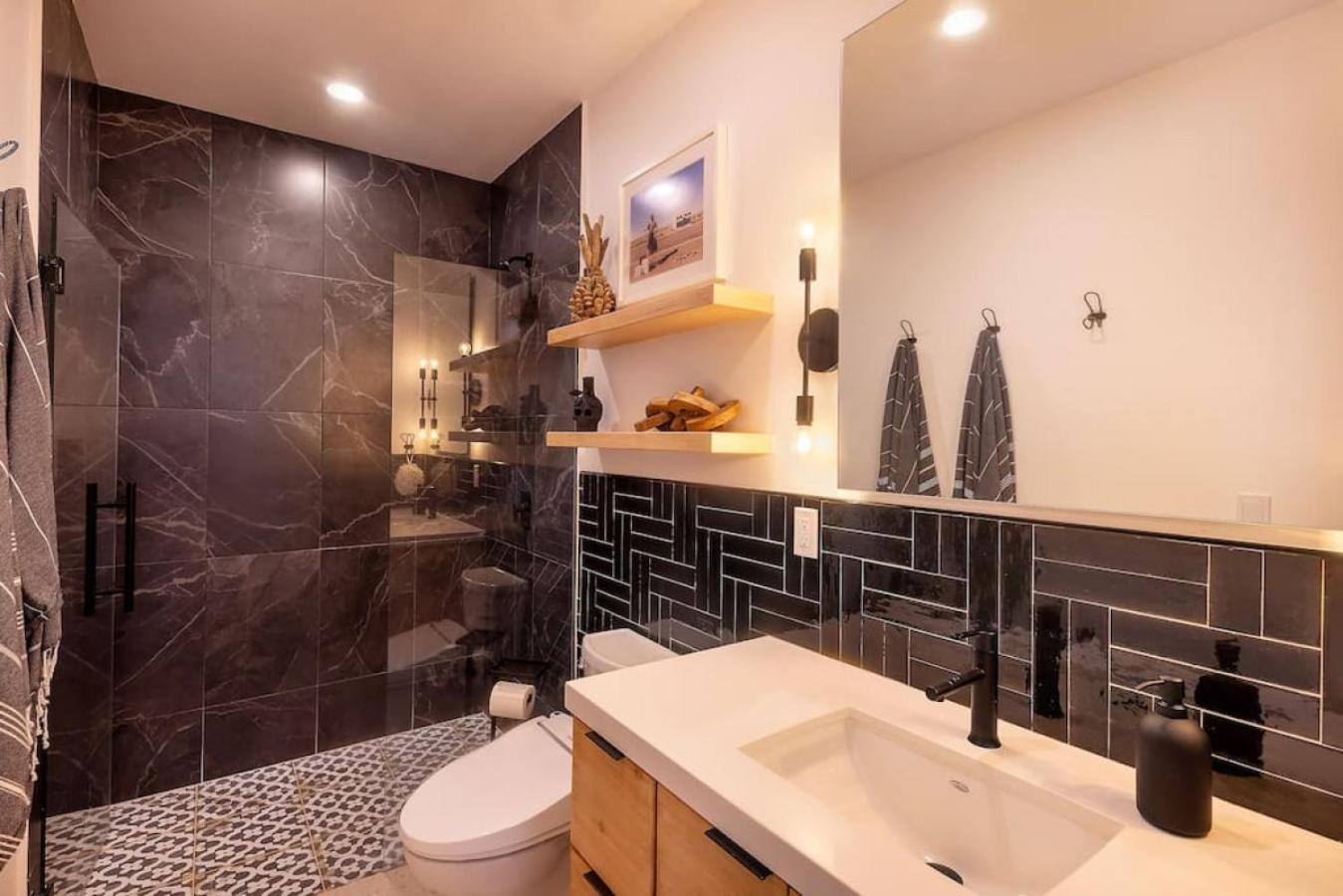 Boutique Condo, Ocean Views, Luxury Amenities view 3
